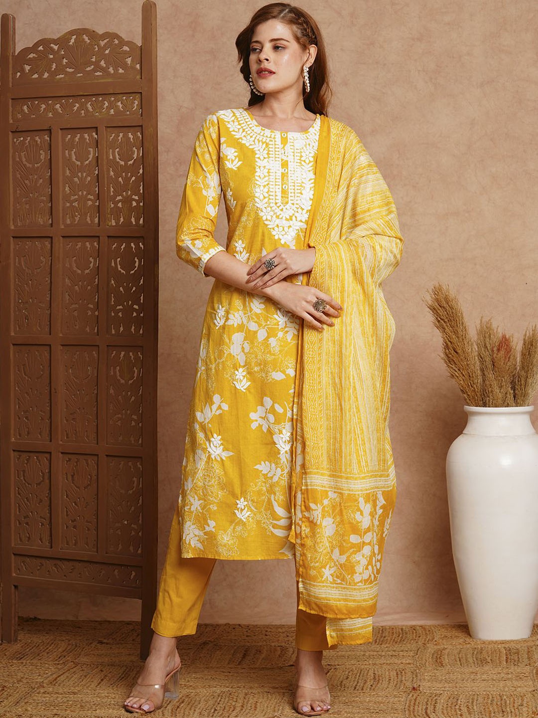 FASHOR Floral Printed Embroidered Straight Kurta with Trousers & With Dupatta, Yellow
FASHOR Floral Printed Embroidered Straight Kurta with Trousers & With Dupatta, Yellow