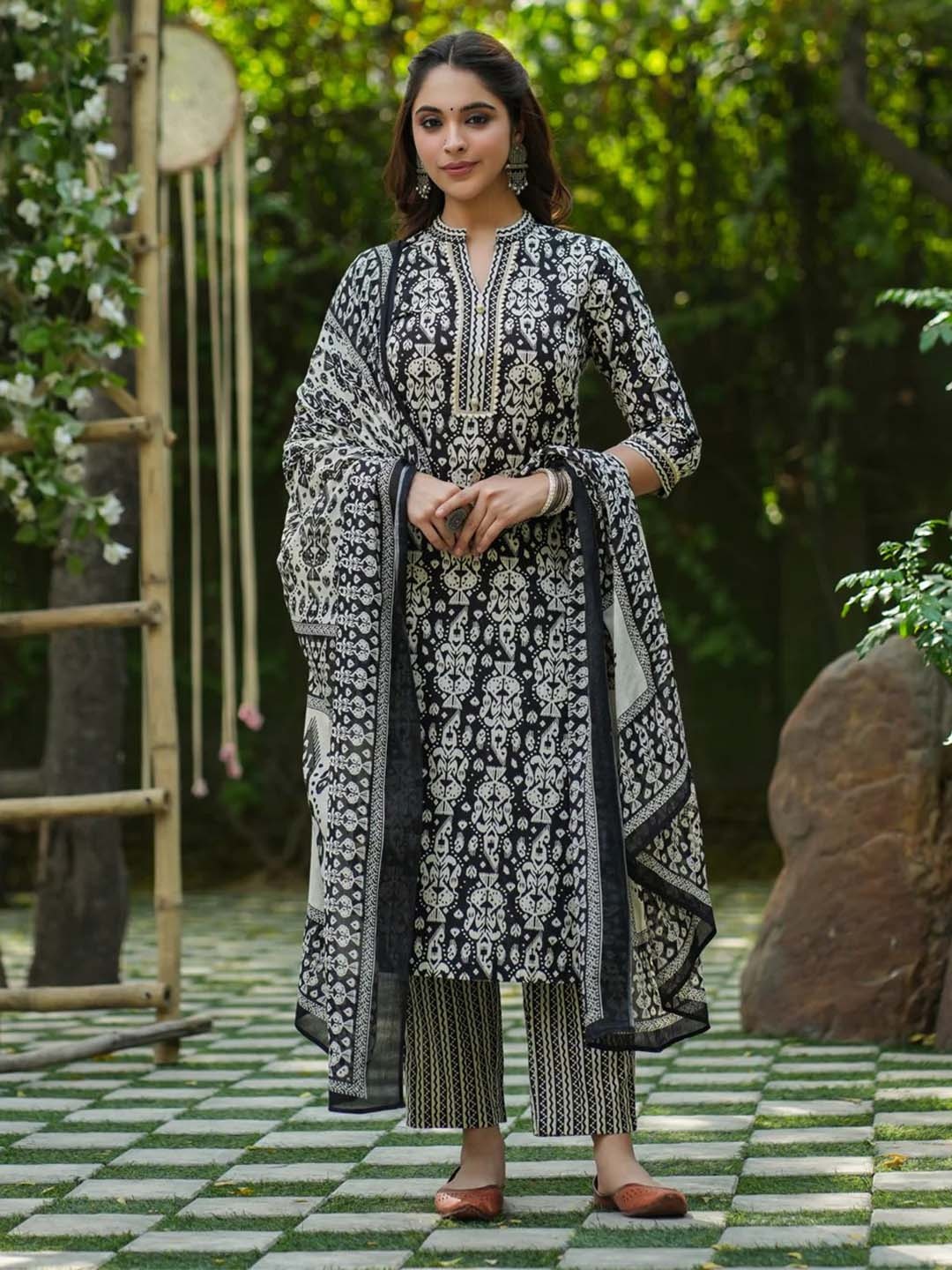 NAINVISH Ethnic Motifs Gotta Printed Patti Mandarin Collar Straight Kurta With Trousers, Black
NAINVISH Ethnic Motifs Gotta Printed Patti Mandarin Collar Straight Kurta With Trousers, Black