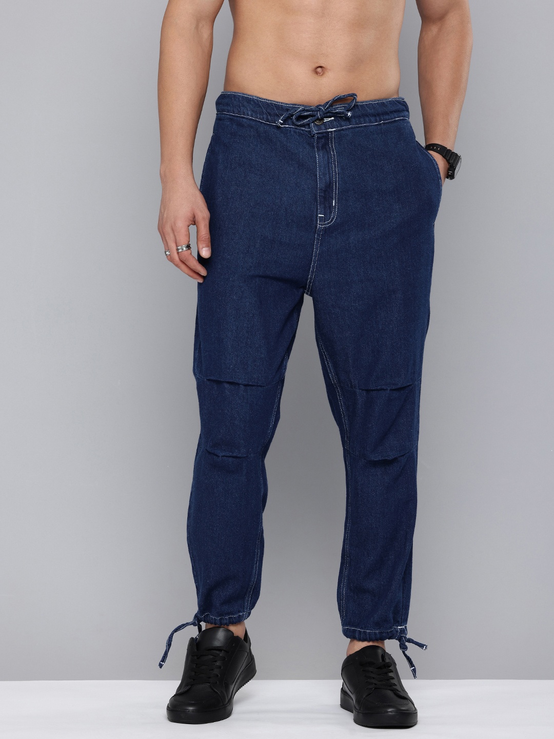 R.Code by The Roadster Life Co. Men Micheal Relaxed Fit Parachute Stretchable Jeans, Navy blue
R.Code by The Roadster Life Co. Men Micheal Relaxed Fit Parachute Stretchable Jeans, Navy blue