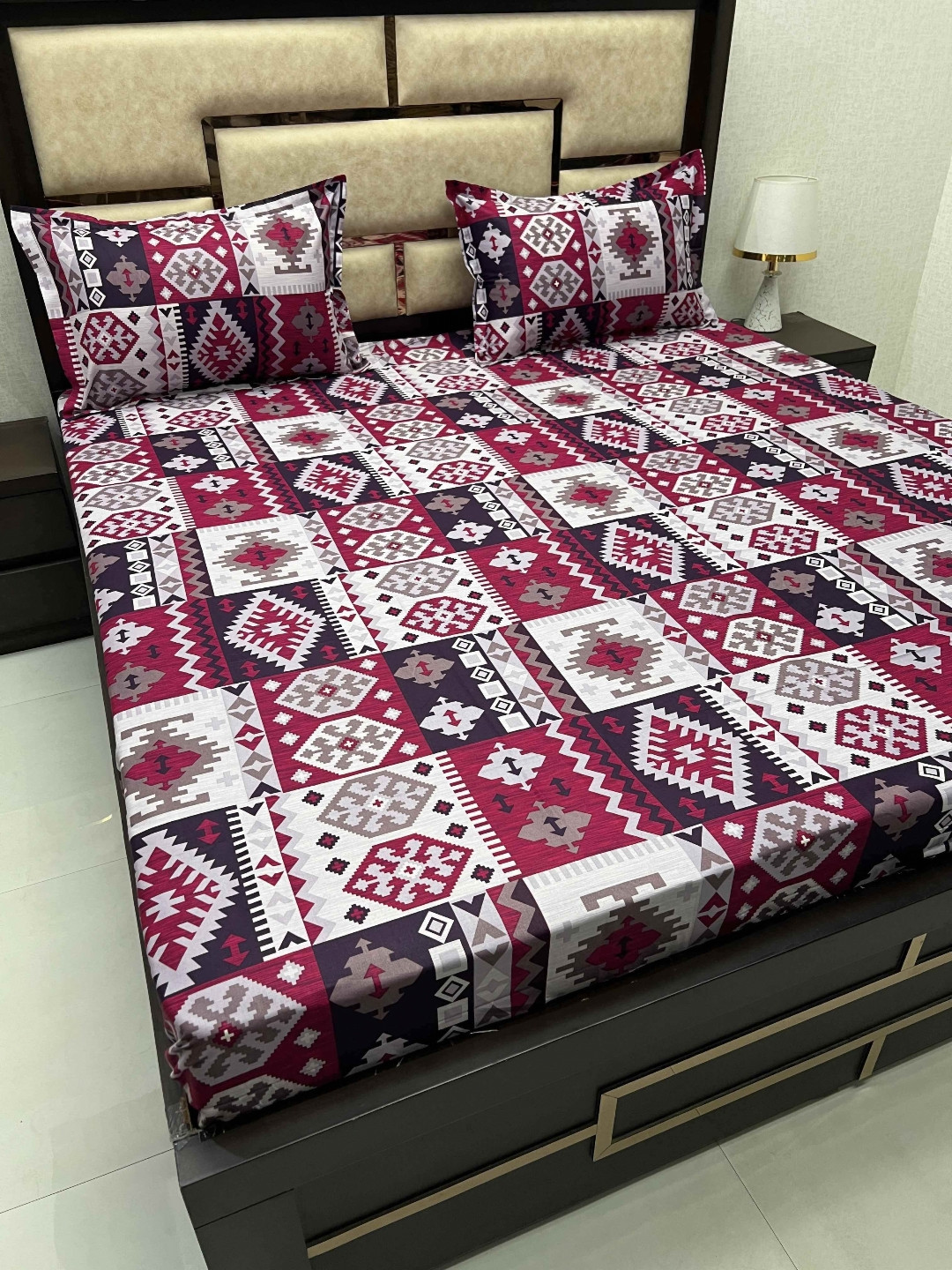 Pure Decor Maroon & White Geometric Cotton 330 TC King Bedsheet with 2 Pillow Covers
Pure Decor Maroon & White Geometric Cotton 330 TC King Bedsheet with 2 Pillow Covers