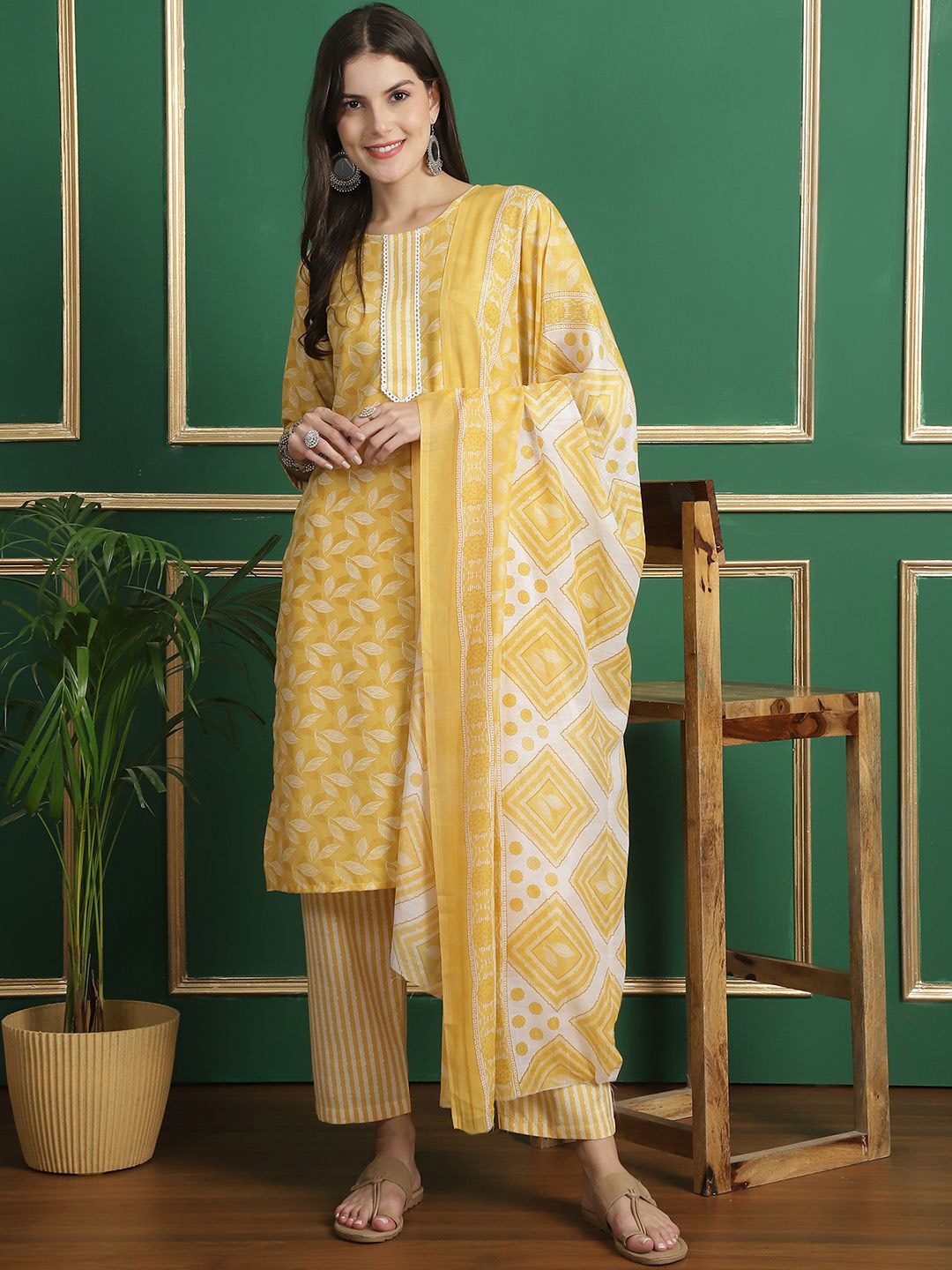 7Threads Floral Printed Regular Pure Cotton Straight Kurta With Trousers & Dupatta, Yellow
7Threads Floral Printed Regular Pure Cotton Straight Kurta With Trousers & Dupatta, Yellow