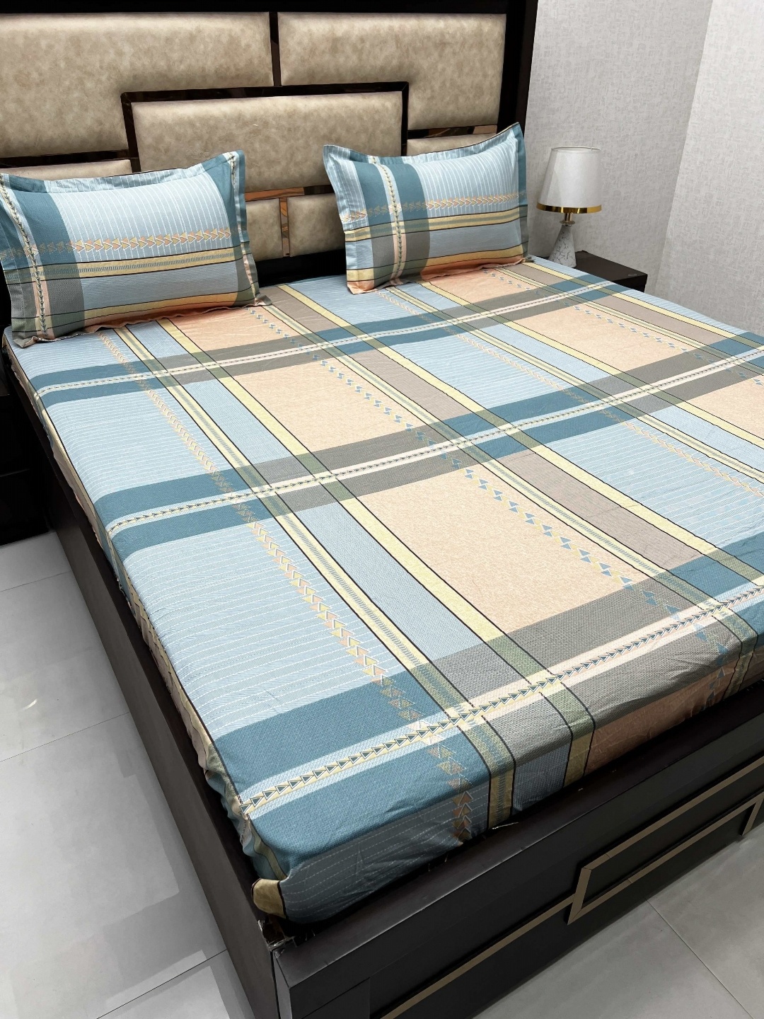 Pure Decor Blue & Peach Geometric Cotton Fitted 400 TC King Bedsheet with 2 Pillow Covers
Pure Decor Blue & Peach Geometric Cotton Fitted 400 TC King Bedsheet with 2 Pillow Covers