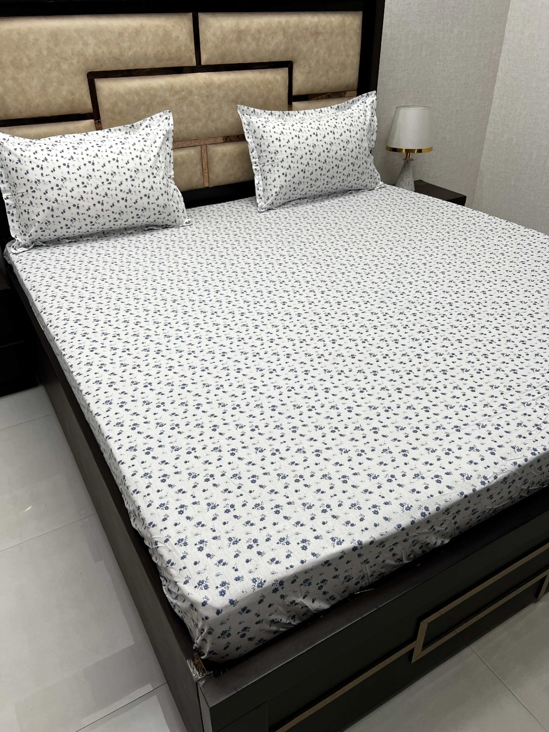 Pure Decor Cotton King Size Fitted Double Bed Bedsheet With 2 Pillow Covers 6 X 6.3 X 1 ft, White
Pure Decor Cotton King Size Fitted Double Bed Bedsheet With 2 Pillow Covers 6 X 6.3 X 1 ft, White