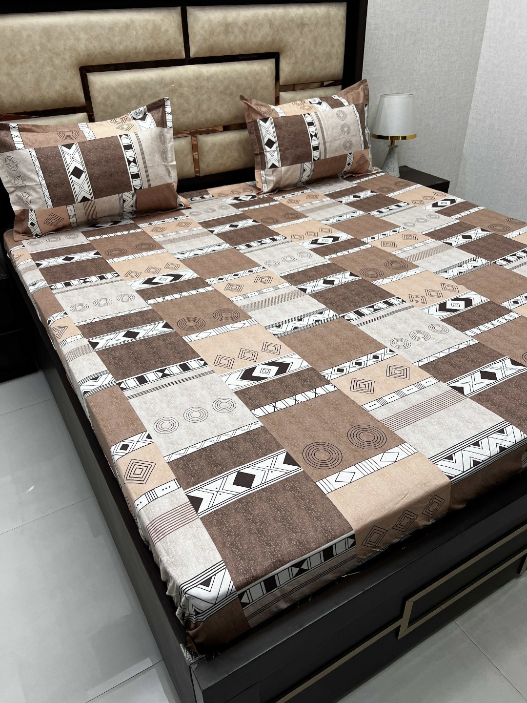 Pure Decor Brown Printed 400 TC Pure Cotton Fitted King Bedsheet with 2 Pillow Covers
Pure Decor Brown Printed 400 TC Pure Cotton Fitted King Bedsheet with 2 Pillow Covers
