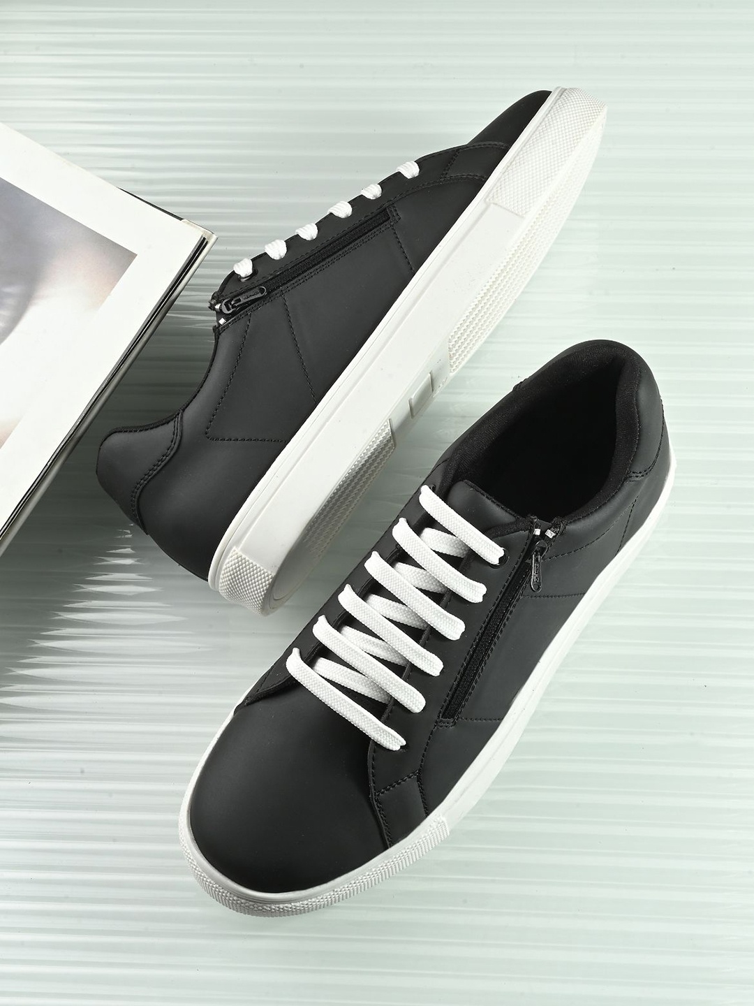 The Roadster Lifestyle Co. Women Black Round Toe Comfort Insole Lightweight Sneakers
The Roadster Lifestyle Co. Women Black Round Toe Comfort Insole Lightweight Sneakers