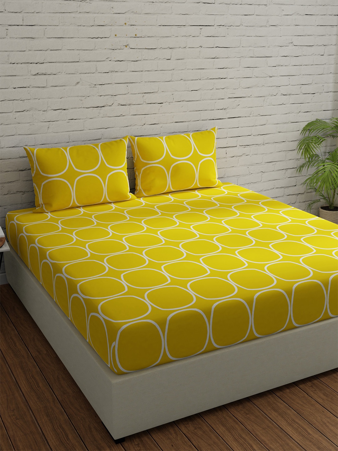 Huesland Yellow & White Geometric Fitted 144 TC Cotton King Bedsheet with 2 Pillow Covers
Huesland Yellow & White Geometric Fitted 144 TC Cotton King Bedsheet with 2 Pillow Covers