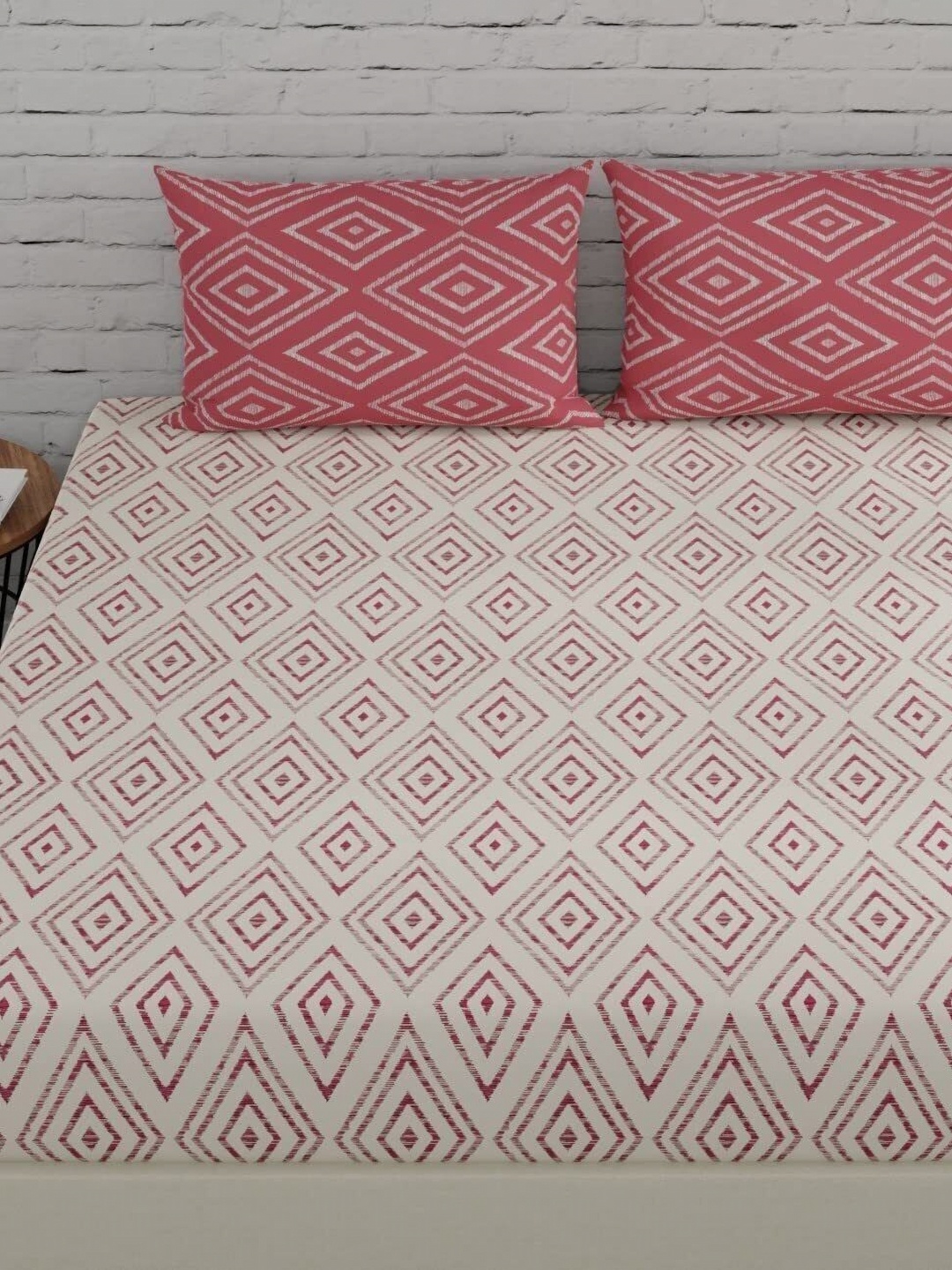 Huesland White Geometric 144 TC Cotton Fitted Double King Bedsheet & 2 Pillow Covers
Huesland White Geometric 144 TC Cotton Fitted Double King Bedsheet & 2 Pillow Covers