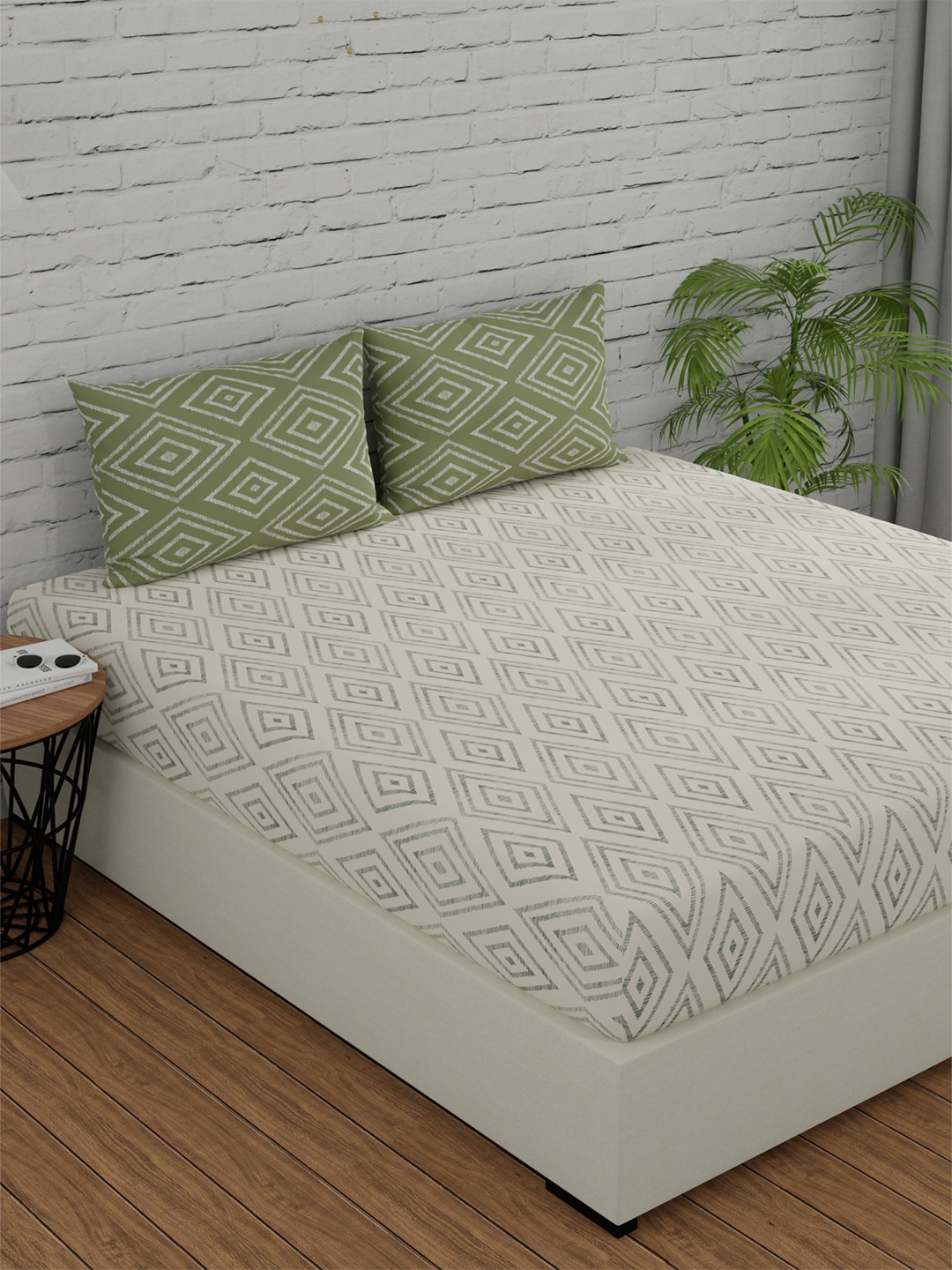 Huesland White & Green Geometric 144 TC Cotton Fitted King Bedsheet with 2 Pillow Covers
Huesland White & Green Geometric 144 TC Cotton Fitted King Bedsheet with 2 Pillow Covers