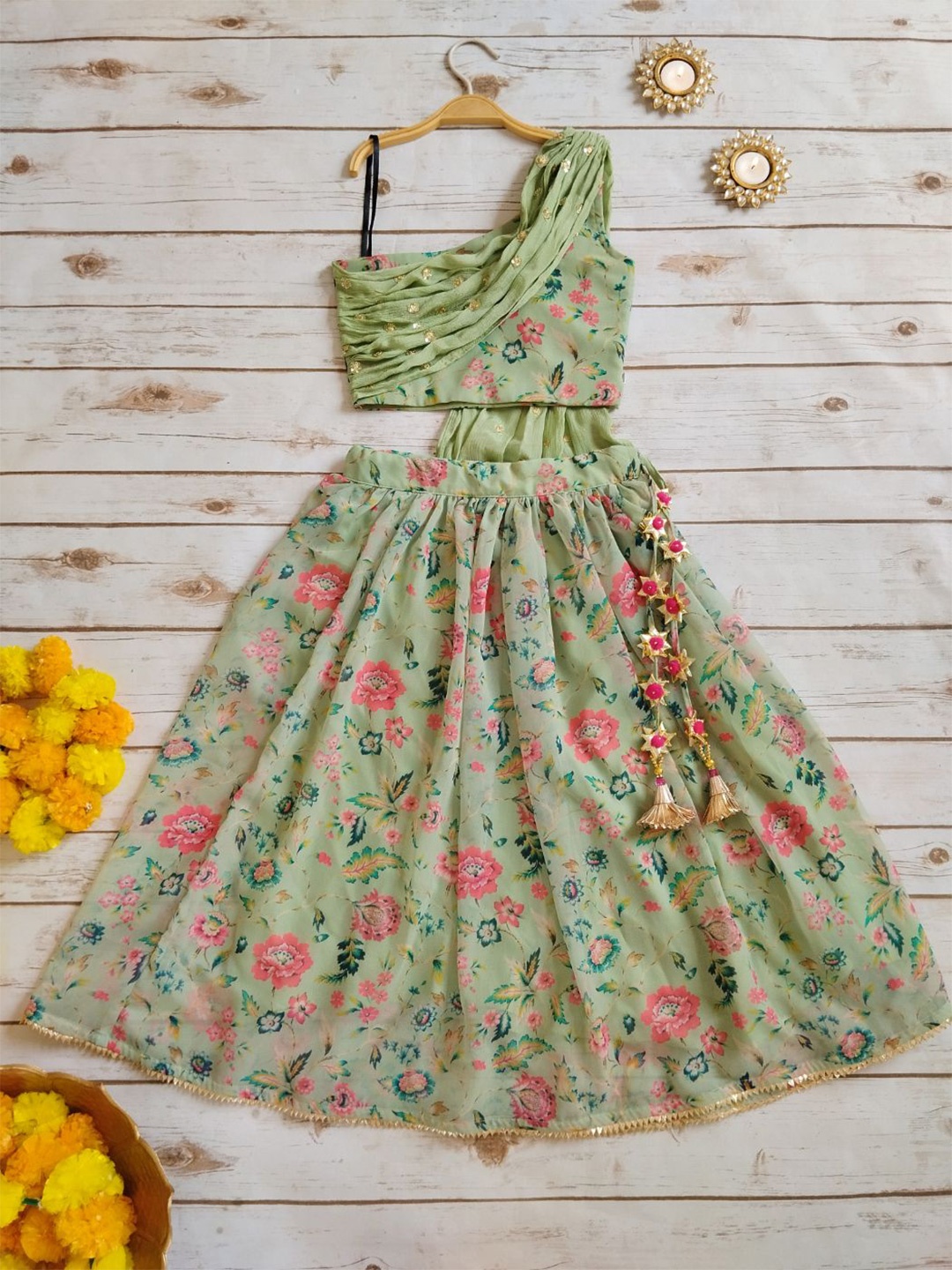 LABEL KANUPRIYA Girls Floral Printed Sequinned Ready to Wear Lehenga & Blouse With Dupatta, Green
LABEL KANUPRIYA Girls Floral Printed Sequinned Ready to Wear Lehenga & Blouse With Dupatta, Green