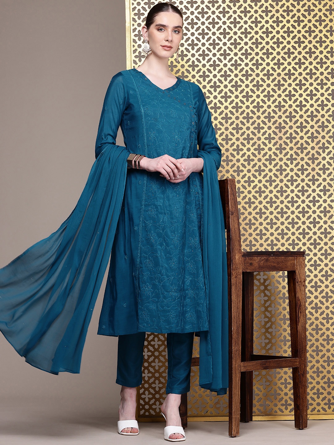 House of Pataudi Floral Embroidered A-Line Chikankari Jashn Kurta with Trousers & Dupatta, Teal
House of Pataudi Floral Embroidered A-Line Chikankari Jashn Kurta with Trousers & Dupatta, Teal