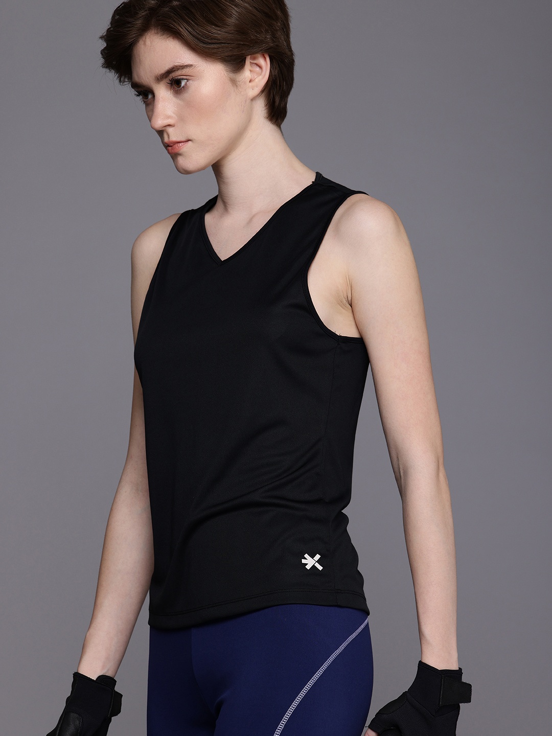 HRX by Hrithik Roshan PERFORMANCEBONDED V-Neck Sleeveless Rapid-Dry Training Tank T-shirt, Black
HRX by Hrithik Roshan PERFORMANCEBONDED V-Neck Sleeveless Rapid-Dry Training Tank T-shirt, Black