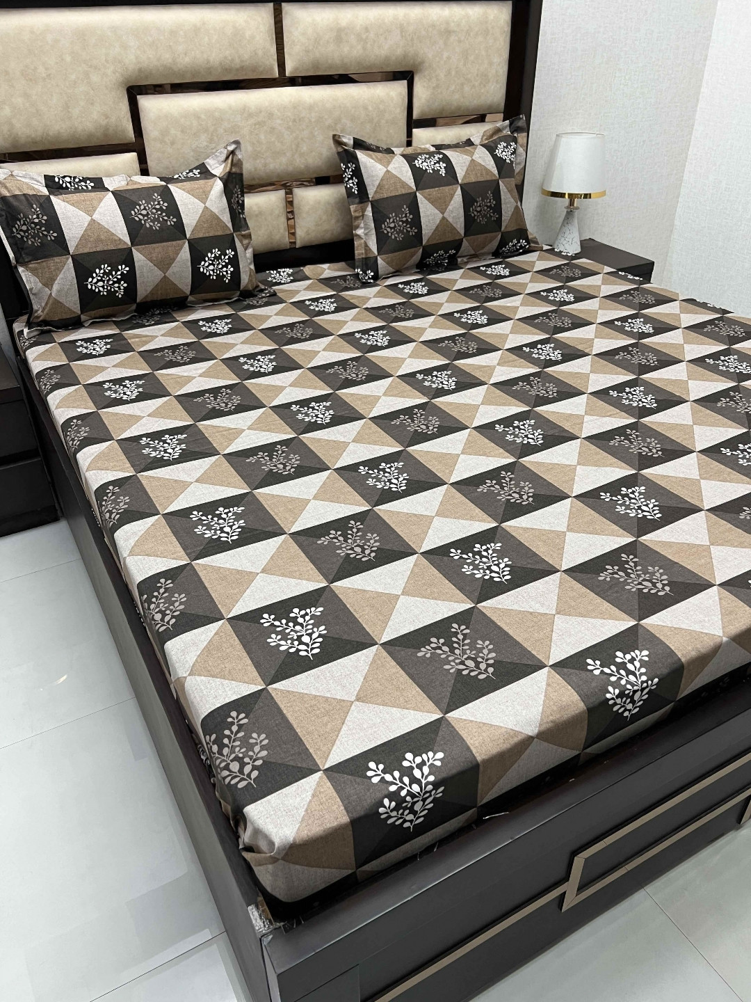 Pure Decor Brown & White Geometric 300 TC Pure Cotton King Bedsheet with 2 Pillow Covers
Pure Decor Brown & White Geometric 300 TC Pure Cotton King Bedsheet with 2 Pillow Covers