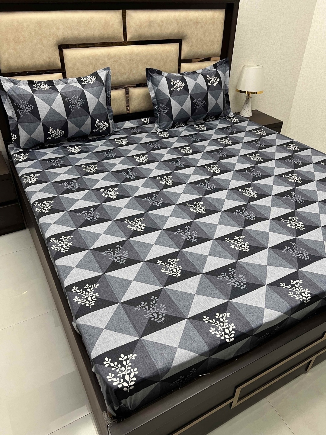Pure Decor Grey & White Geometric 300 TC Pure Cotton King Bedsheet with 2 Pillow Covers
Pure Decor Grey & White Geometric 300 TC Pure Cotton King Bedsheet with 2 Pillow Covers