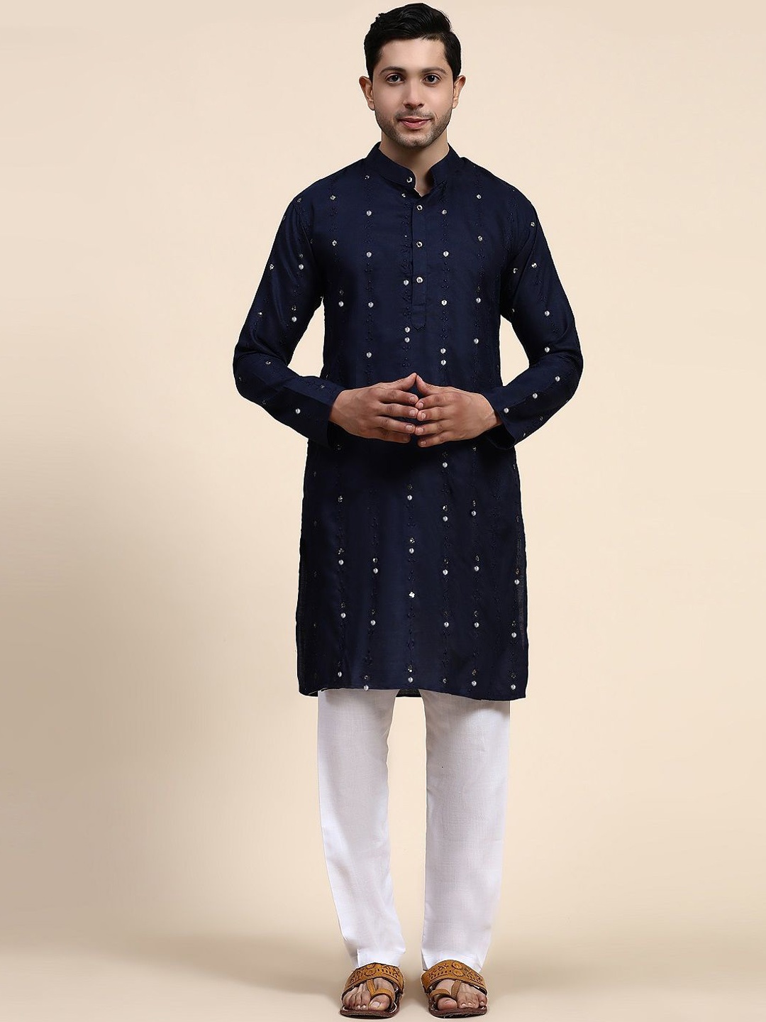 Nimidiya Floral Embroidered Mandarin Collar Sequinned Straight Kurta with Pyjamas, Navy blue
Nimidiya Floral Embroidered Mandarin Collar Sequinned Straight Kurta with Pyjamas, Navy blue
