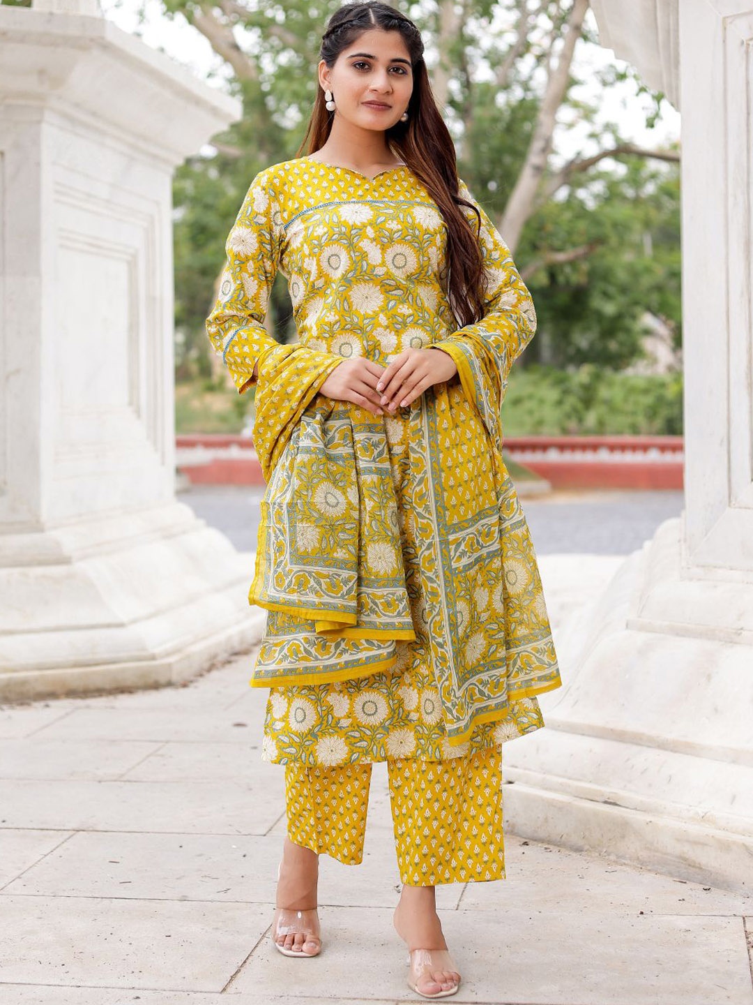 VASVI Floral Printed Regular Pure Cotton Straight Kurta with Trousers & With Dupatta, Yellow
VASVI Floral Printed Regular Pure Cotton Straight Kurta with Trousers & With Dupatta, Yellow
