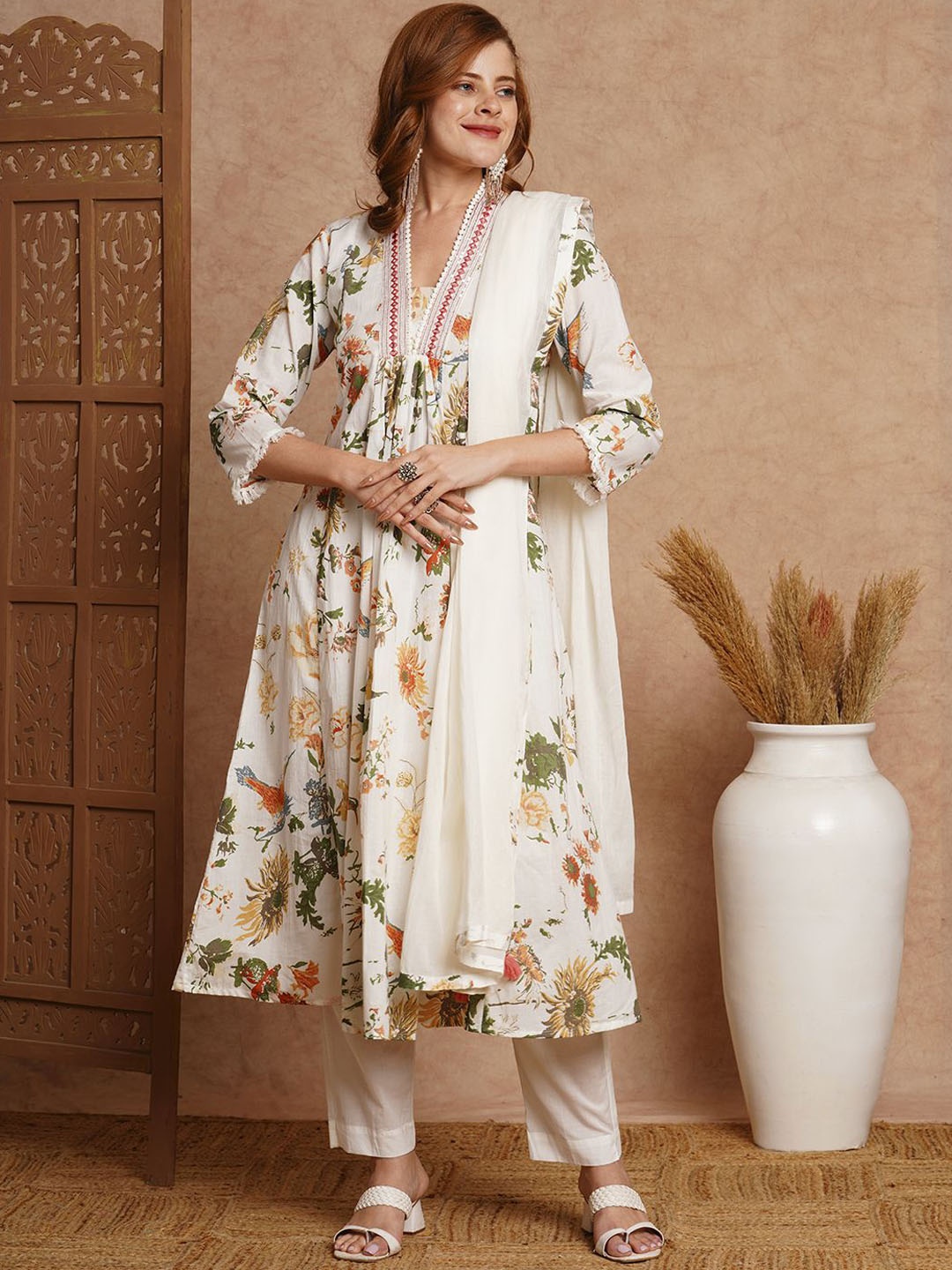 FASHOR Floral Printed Pleated Thread Work Pure Cotton Kurta With Trousers & Dupatta, White
FASHOR Floral Printed Pleated Thread Work Pure Cotton Kurta With Trousers & Dupatta, White