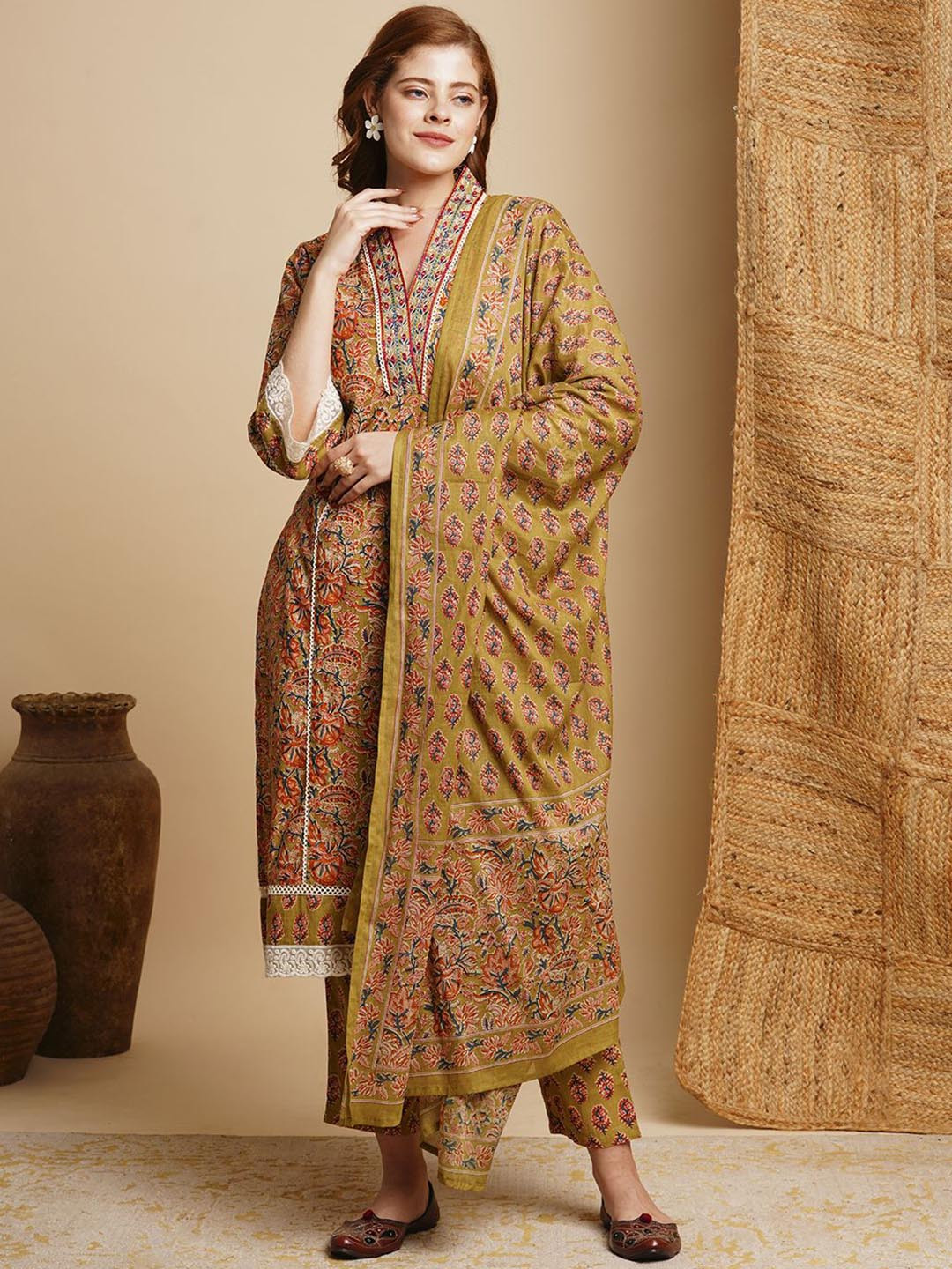 FASHOR Floral Printed Regular Thread Work Pure Cotton Kurta With Trousers & Dupatta, Green
FASHOR Floral Printed Regular Thread Work Pure Cotton Kurta With Trousers & Dupatta, Green
