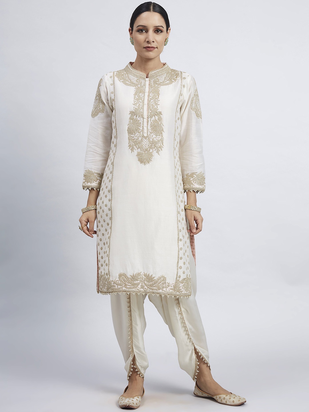 SHEETAL BATRA Floral Embroidered Regular Pure Silk Straight Kurta with Dhoti Pants, Off white
SHEETAL BATRA Floral Embroidered Regular Pure Silk Straight Kurta with Dhoti Pants, Off white