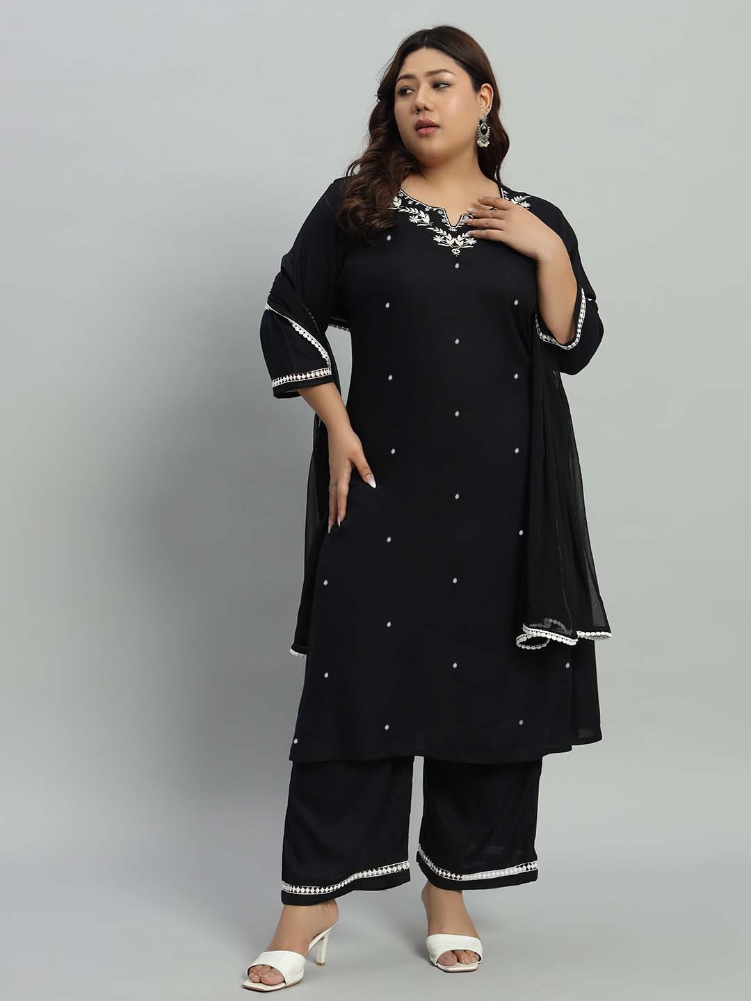 Azira Plus Size Floral Printed Round Neck Regular Straight Kurta With Palazzos & Dupatta, Black
Azira Plus Size Floral Printed Round Neck Regular Straight Kurta With Palazzos & Dupatta, Black