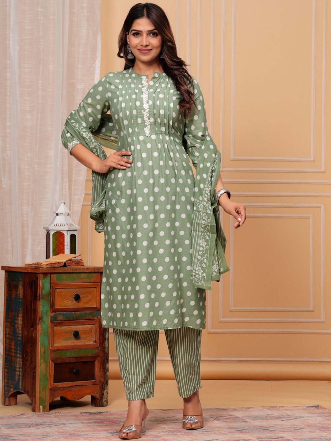 TOULIN Geometric Printed Thread Work Regular Pure Cotton Kurta with Palazzos & Dupatta, Green
TOULIN Geometric Printed Thread Work Regular Pure Cotton Kurta with Palazzos & Dupatta, Green