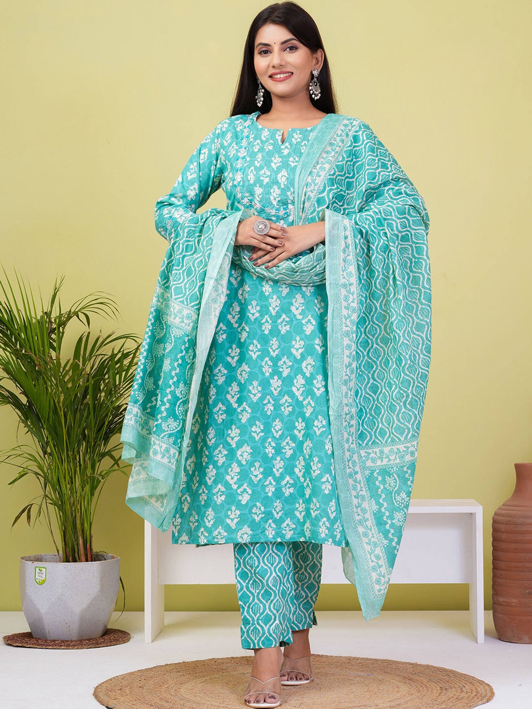 ZOYOTO Floral Printed Thread Work Pure Cotton Straight Kurta With Trousers & Dupatta, Green
ZOYOTO Floral Printed Thread Work Pure Cotton Straight Kurta With Trousers & Dupatta, Green