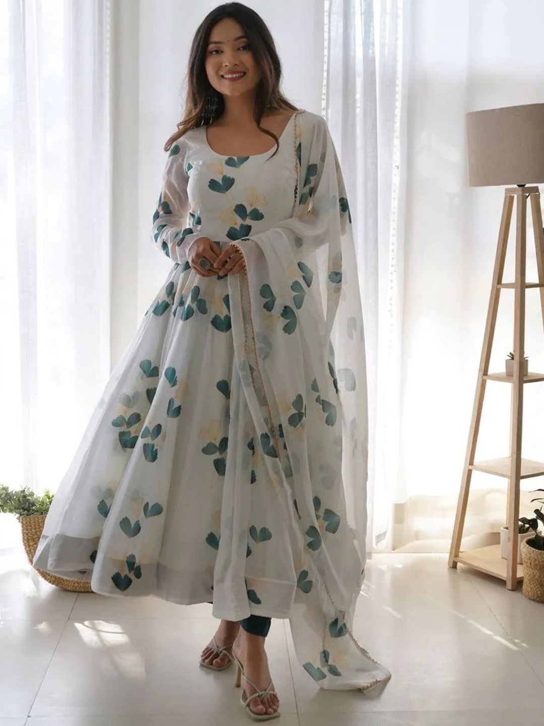 Ethnic Yard Floral Printed Regular Gotta Patti Kurta with Trousers & With Dupatta, White
Ethnic Yard Floral Printed Regular Gotta Patti Kurta with Trousers & With Dupatta, White