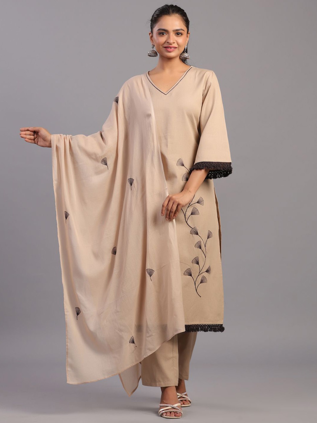 Amchoor Floral Printed V-Neck Regular Straight Kurta With Trousers & Dupatta, Beige
Amchoor Floral Printed V-Neck Regular Straight Kurta With Trousers & Dupatta, Beige