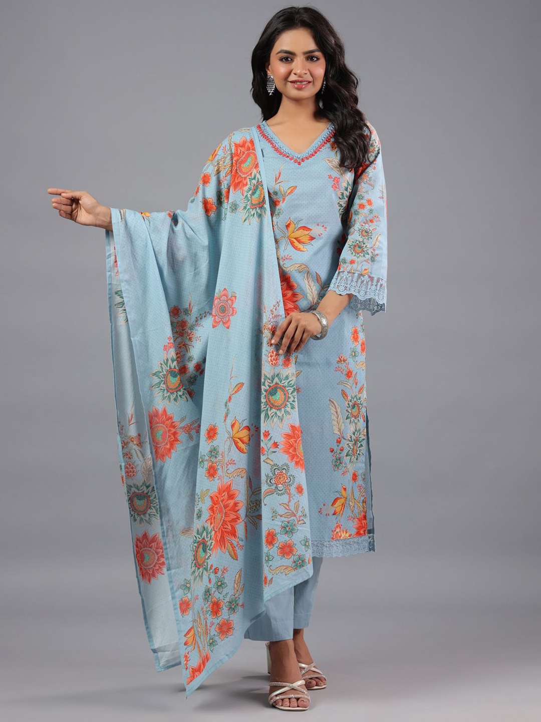 Amchoor Floral Printed Regular Thread Work Straight Kurta With Trousers & Dupatta, Grey
Amchoor Floral Printed Regular Thread Work Straight Kurta With Trousers & Dupatta, Grey