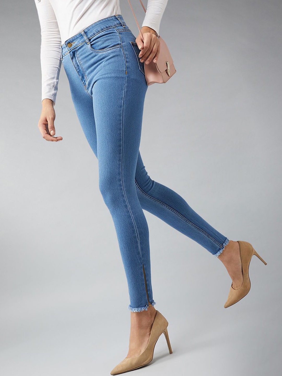 DOLCE CRUDO Skinny High Rise Fringe And Side Zipper Detailing Cropped Denim Jeans, Blue
DOLCE CRUDO Skinny High Rise Fringe And Side Zipper Detailing Cropped Denim Jeans, Blue