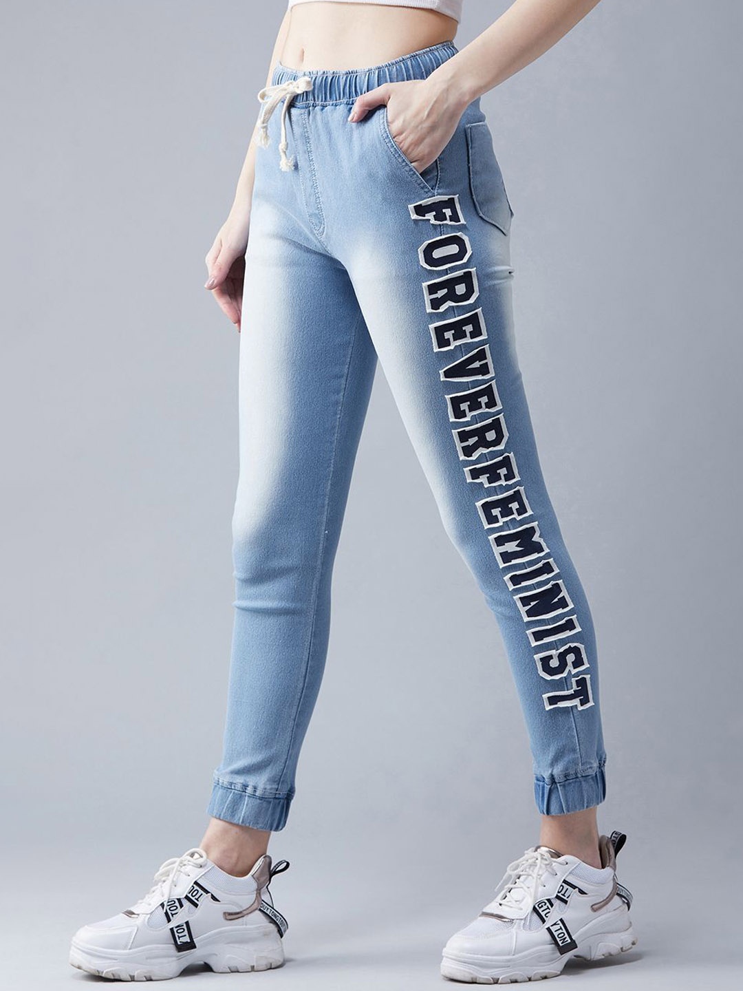 DOLCE CRUDO Regular Fit Mid Rise Clean Look Regular Length Stretchable Denim Jogger, Blue
DOLCE CRUDO Regular Fit Mid Rise Clean Look Regular Length Stretchable Denim Jogger, Blue