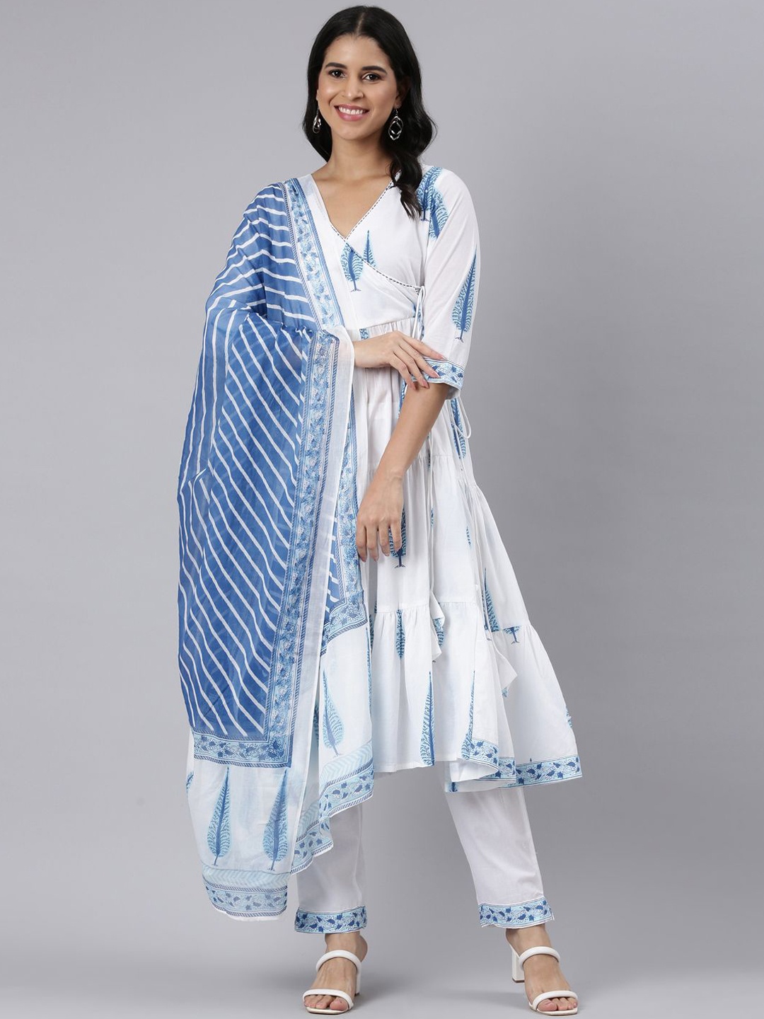 Neerus Paisley Printed V-Neck Jute Cotton Angrakha Kurta With Trousers & Dupatta, Blue
Neerus Paisley Printed V-Neck Jute Cotton Angrakha Kurta With Trousers & Dupatta, Blue