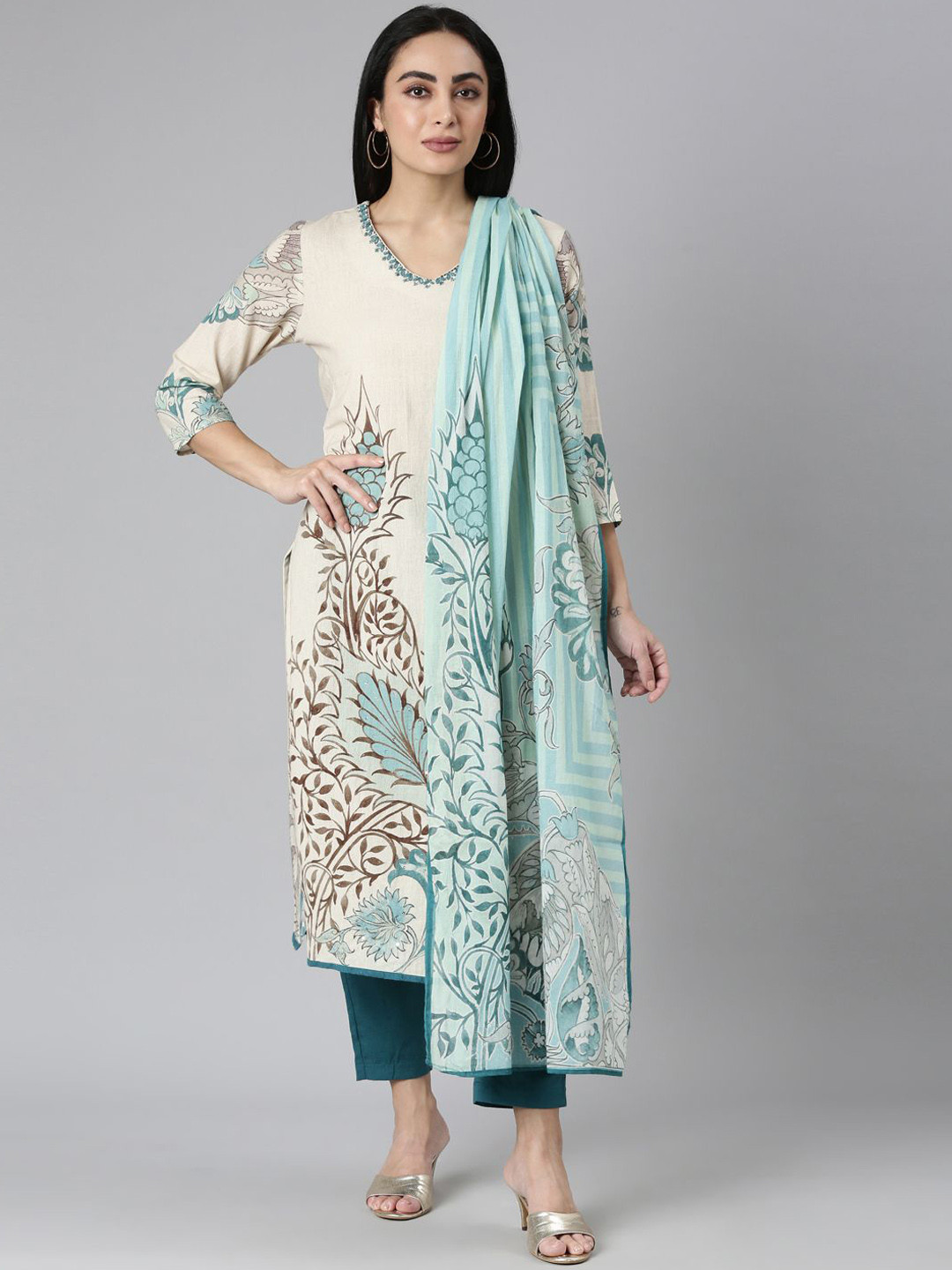 Neerus Floral Printed Regular Sequinned Jute Cotton Kurta With Trousers & Dupatta, Beige
Neerus Floral Printed Regular Sequinned Jute Cotton Kurta With Trousers & Dupatta, Beige