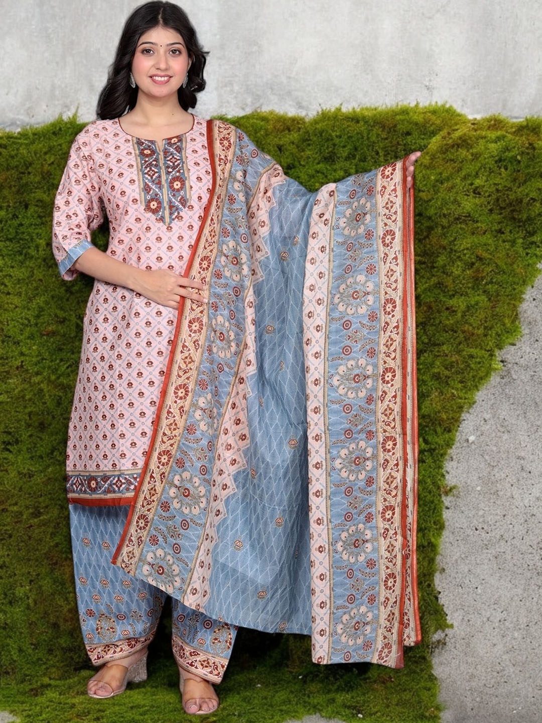 Jevi Prints Ethnic Motifs Printed Straight Pure Cotton Kurta with Trousers & Dupatta, Pink
Jevi Prints Ethnic Motifs Printed Straight Pure Cotton Kurta with Trousers & Dupatta, Pink
