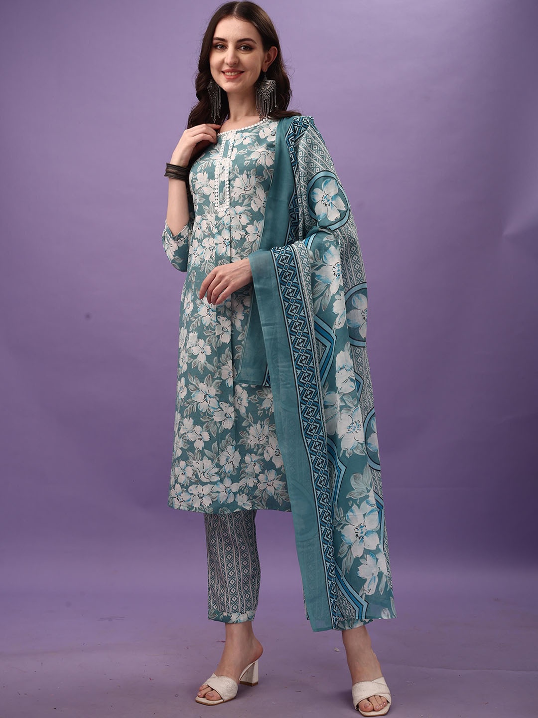 THE52 Floral Printed Regular Thread Work Straight Kurta With Trousers & Dupatta, Turquoise blue
THE52 Floral Printed Regular Thread Work Straight Kurta With Trousers & Dupatta, Turquoise blue