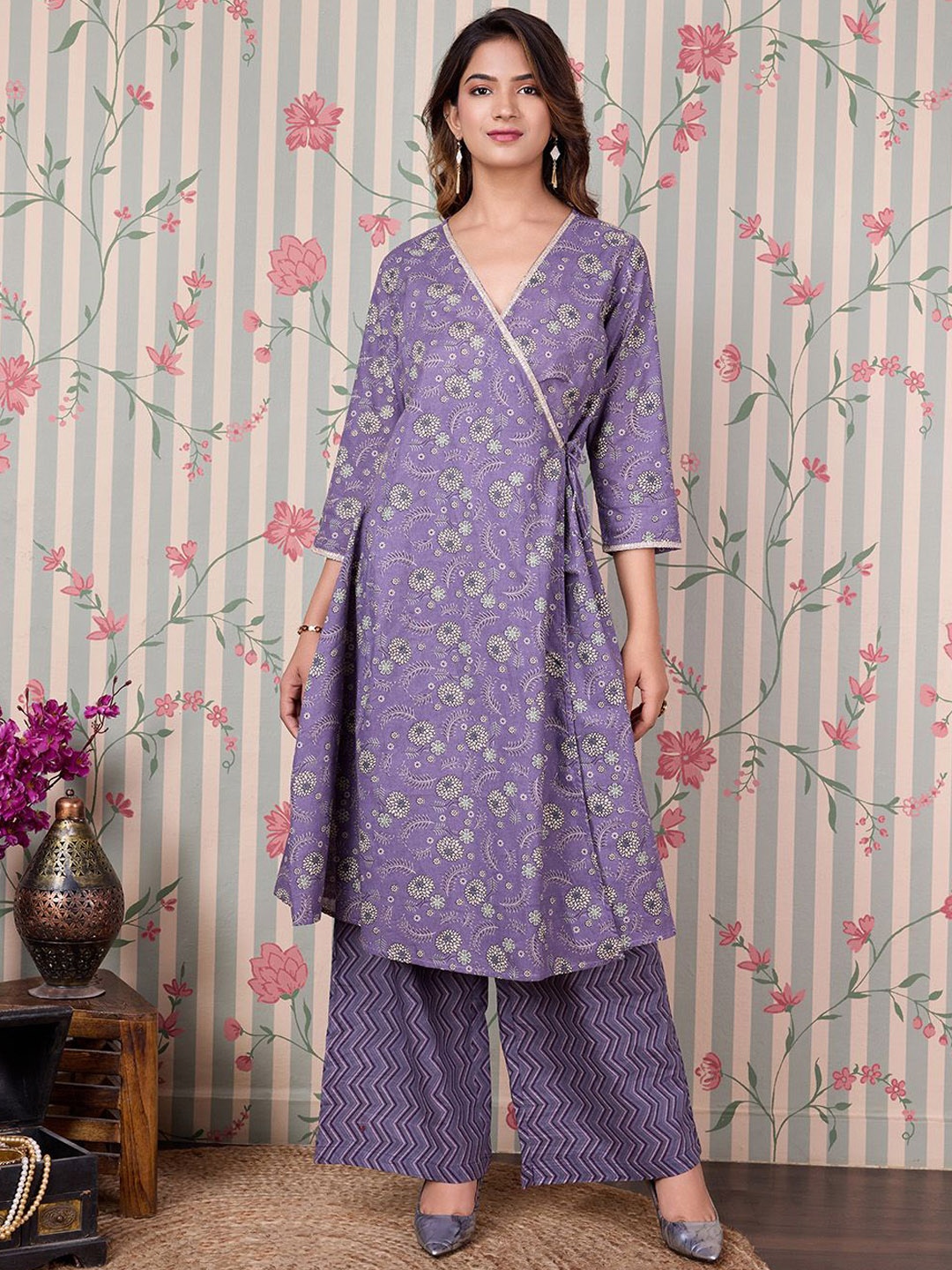 Ode by House of Pataudi Floral Printed Angrakha Gotta Patti Pure Cotton Kurta Set, Purple
Ode by House of Pataudi Floral Printed Angrakha Gotta Patti Pure Cotton Kurta Set, Purple