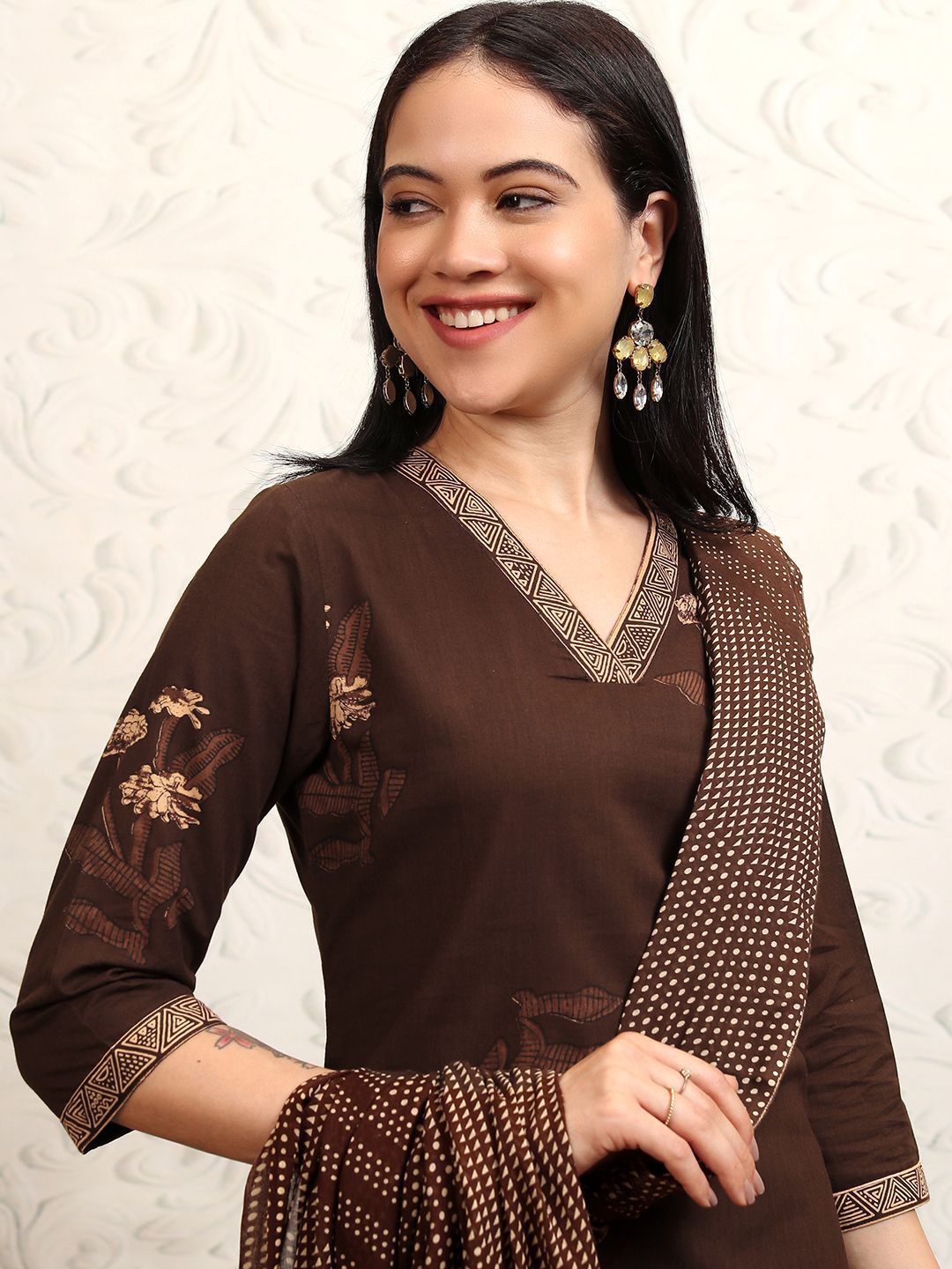 Vishudh Coffee Brown Printed V-Neck Pure Cotton Straight Kurta With Salwar & Dupatta
Vishudh Coffee Brown Printed V-Neck Pure Cotton Straight Kurta With Salwar & Dupatta
