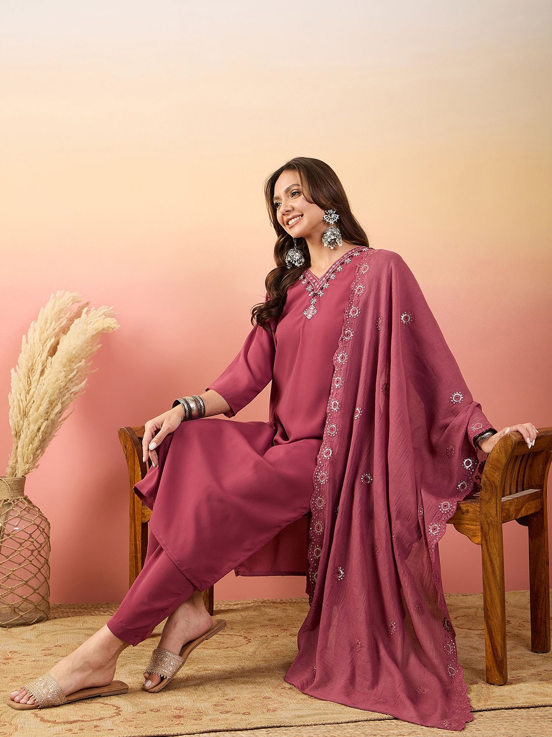 DIVASTRI Floral Yoke Design Regular Thread Work Kurta With Trousers & Dupatta, Peach
DIVASTRI Floral Yoke Design Regular Thread Work Kurta With Trousers & Dupatta, Peach