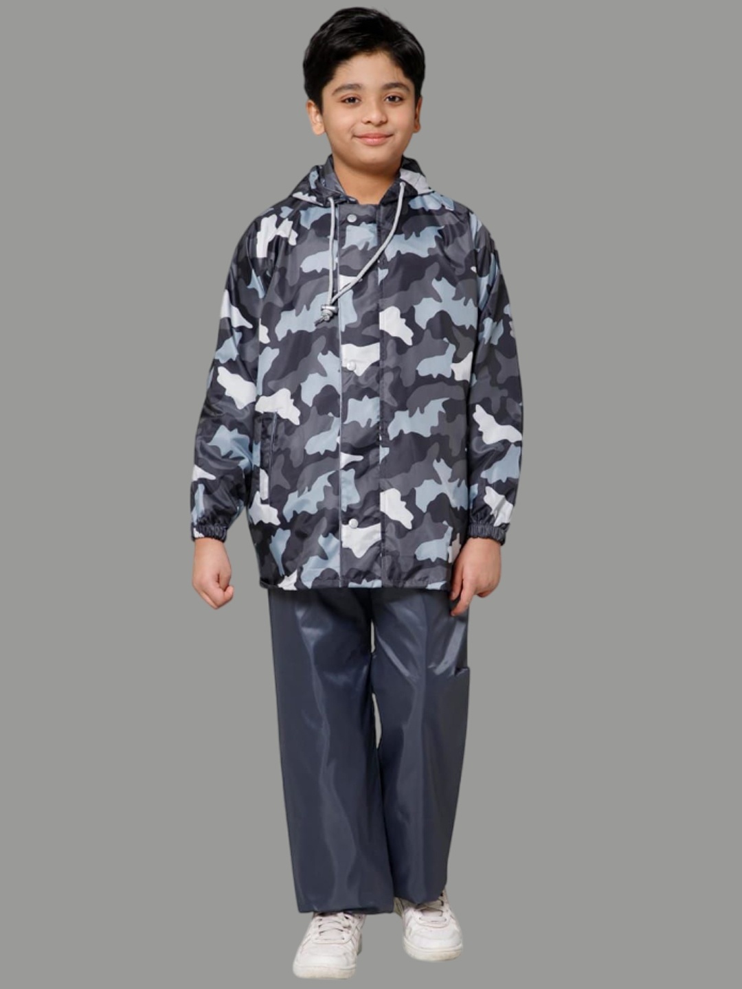THE CLOWNFISH Kids Comrad Printed Reversible Waterproof Hooded Rain Suit, Grey
THE CLOWNFISH Kids Comrad Printed Reversible Waterproof Hooded Rain Suit, Grey