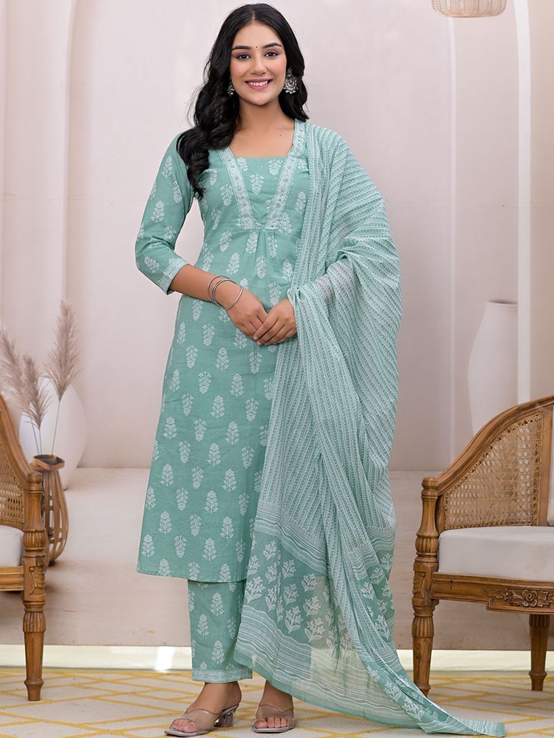 Yufta Green Floral Printed Sequinned Pure Cotton A-Line Kurta With Trousers & Dupatta
Yufta Green Floral Printed Sequinned Pure Cotton A-Line Kurta With Trousers & Dupatta