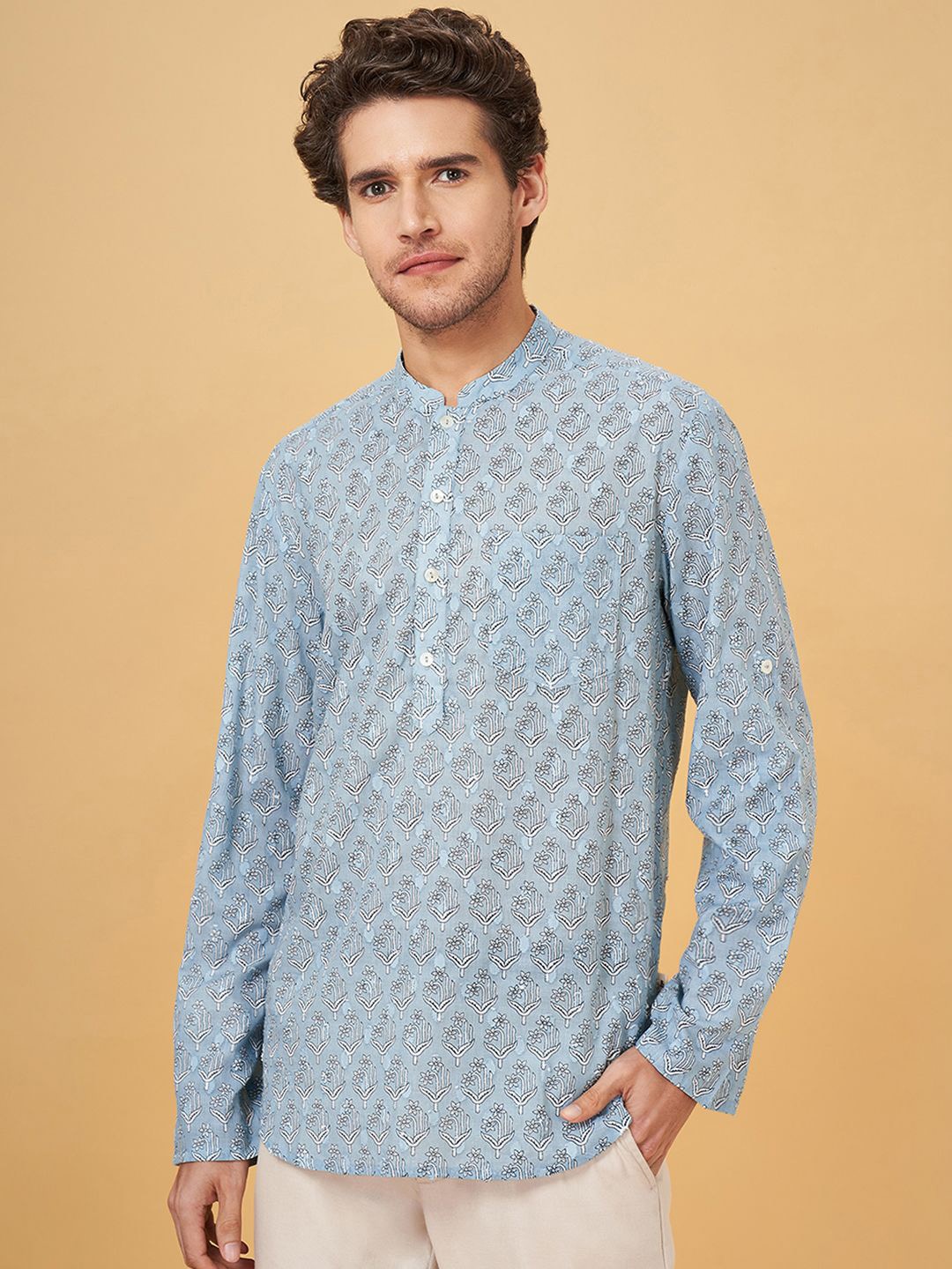 indus route by Pantaloons Floral Printed Mandarin Collar Pure Cotton Straight Kurta, Blue
indus route by Pantaloons Floral Printed Mandarin Collar Pure Cotton Straight Kurta, Blue