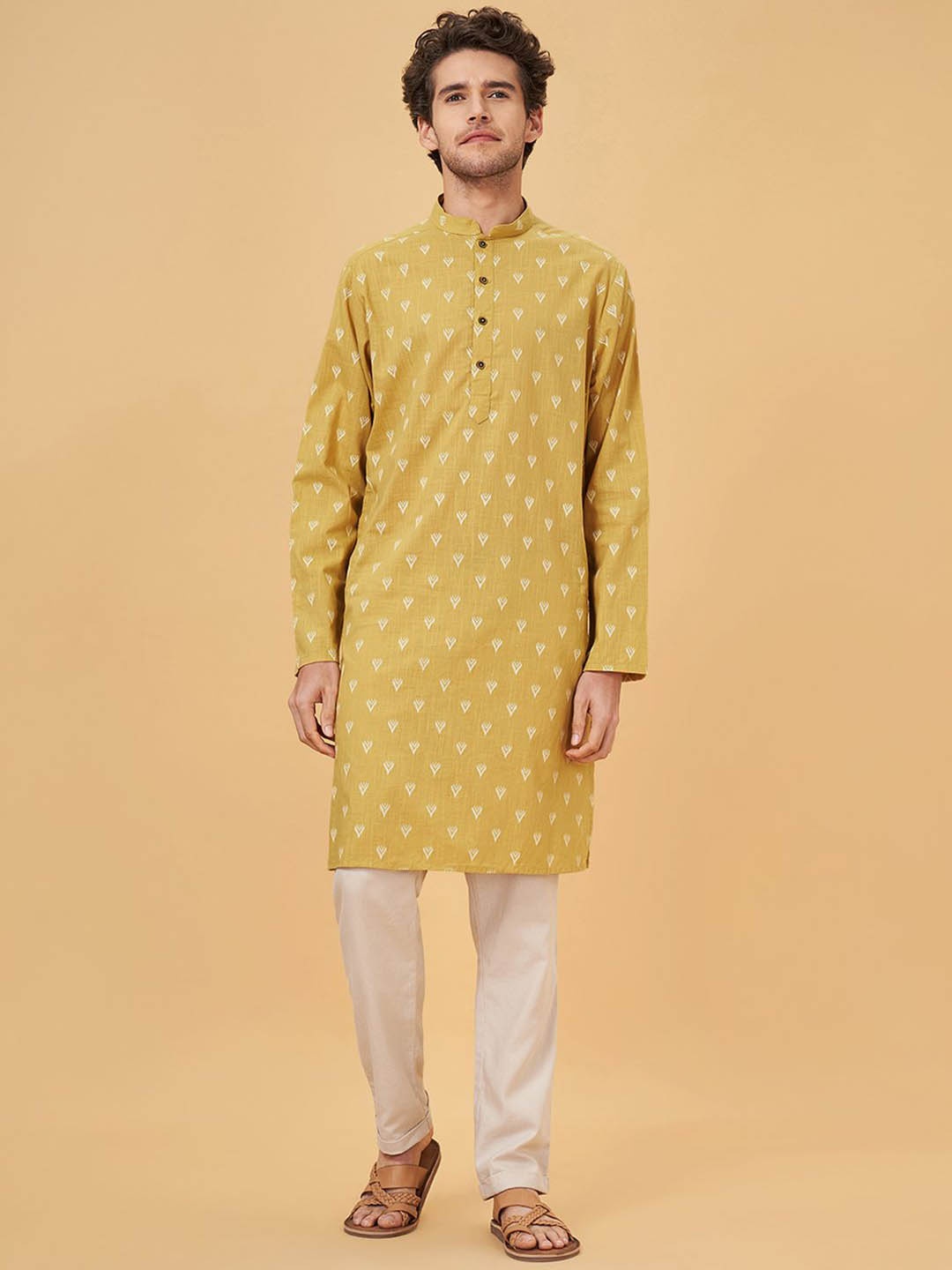 indus route by Pantaloons Woven Design Mandarin Collar Pure Cotton Straight Kurta, Mustard
indus route by Pantaloons Woven Design Mandarin Collar Pure Cotton Straight Kurta, Mustard