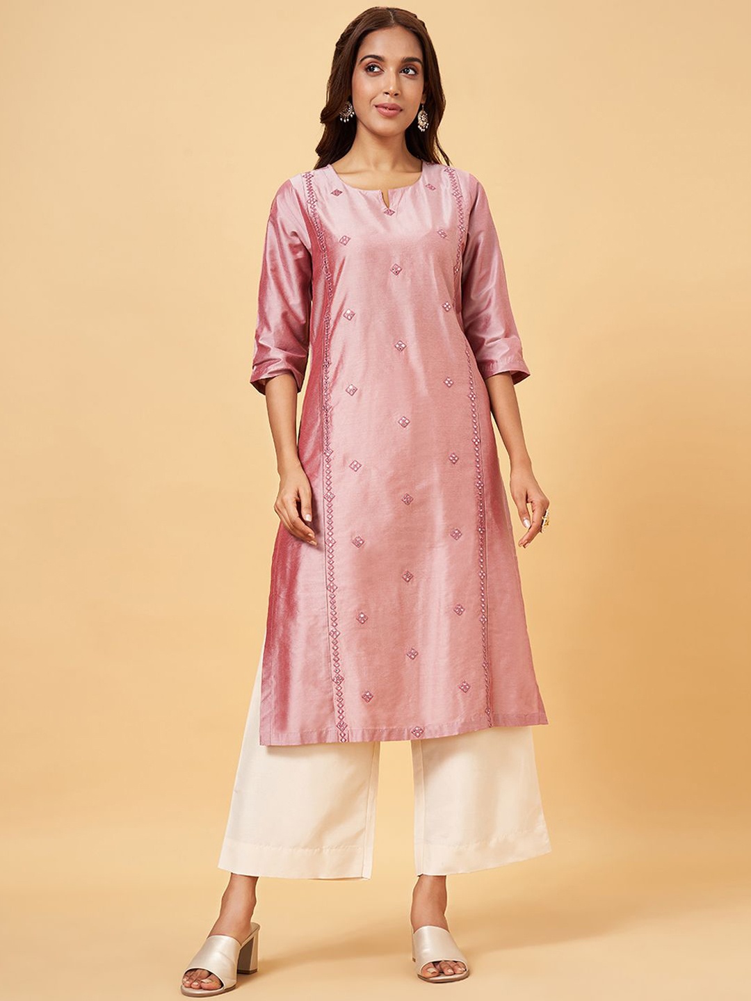 RANGMANCH BY PANTALOONS Women Geometric Embroidered Mirror Work Straight Kurta, Lavender
RANGMANCH BY PANTALOONS Women Geometric Embroidered Mirror Work Straight Kurta, Lavender