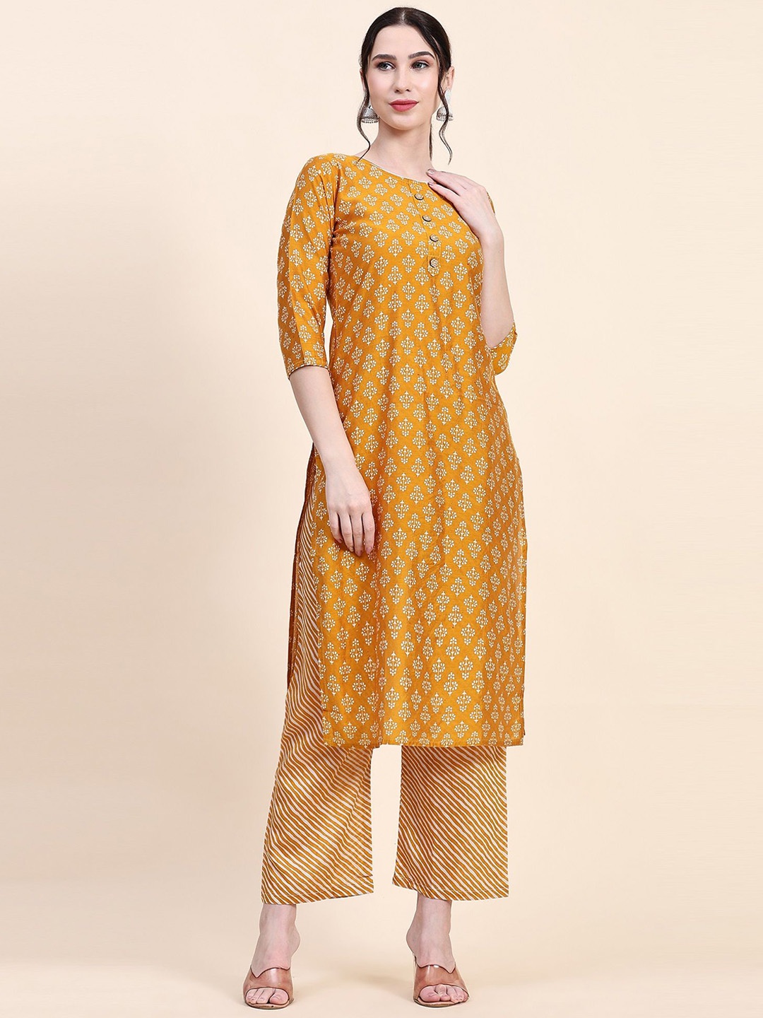 CANIZZARO Ethnic Motifs Printed Round Neck Regular Straight Kurta With Trousers, Yellow
CANIZZARO Ethnic Motifs Printed Round Neck Regular Straight Kurta With Trousers, Yellow