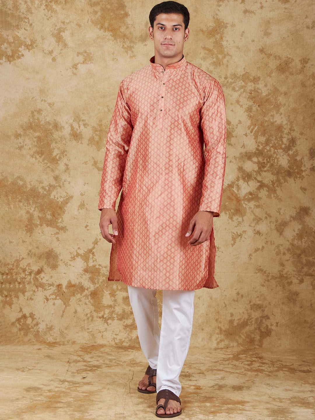 BLUESAANCHI Ethnic Motifs Woven Design Mandarin Collar Straight Kurta With Trousers, Pink
BLUESAANCHI Ethnic Motifs Woven Design Mandarin Collar Straight Kurta With Trousers, Pink