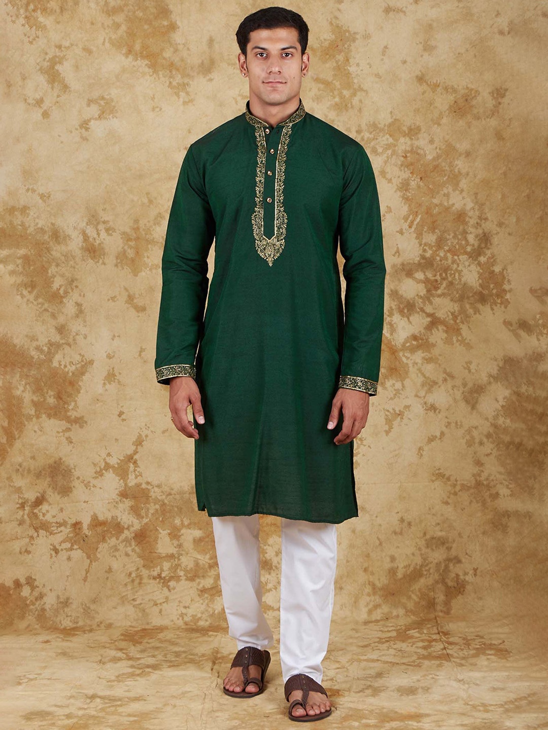 BLUESAANCHI Floral Yoke Design Beads and Stones Mandarin Collar Kurta With Trousers, Green
BLUESAANCHI Floral Yoke Design Beads and Stones Mandarin Collar Kurta With Trousers, Green