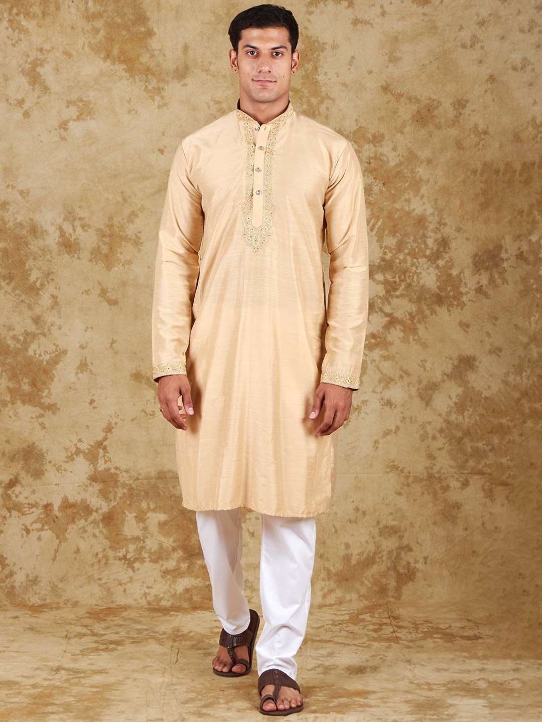 BLUESAANCHI Floral Yoke Design Beads & Stones Mandarin Collar Kurta & Trousers, Beige
BLUESAANCHI Floral Yoke Design Beads & Stones Mandarin Collar Kurta & Trousers, Beige