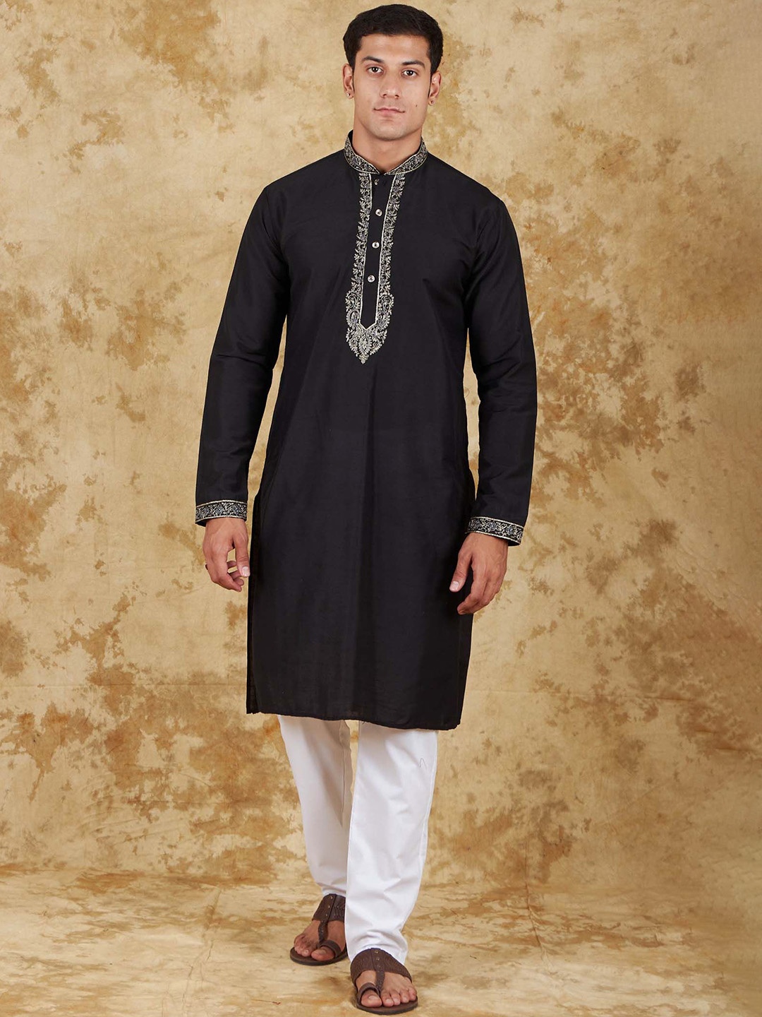 BLUESAANCHI Floral Yoke Design Beads & Stones Mandarin Collar Kurta & Trousers, Black
BLUESAANCHI Floral Yoke Design Beads & Stones Mandarin Collar Kurta & Trousers, Black