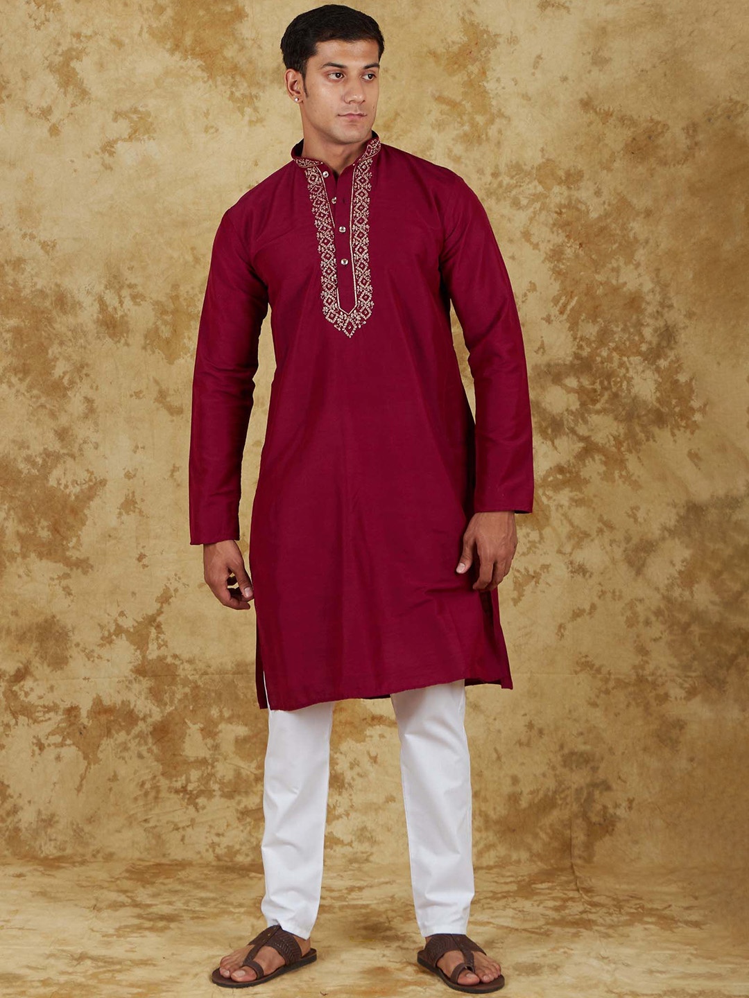 BLUESAANCHI Floral Yoke Design Beads & Stones Mandarin Collar Dupion Silk Kurta & Trousers, Maroon
BLUESAANCHI Floral Yoke Design Beads & Stones Mandarin Collar Dupion Silk Kurta & Trousers, Maroon