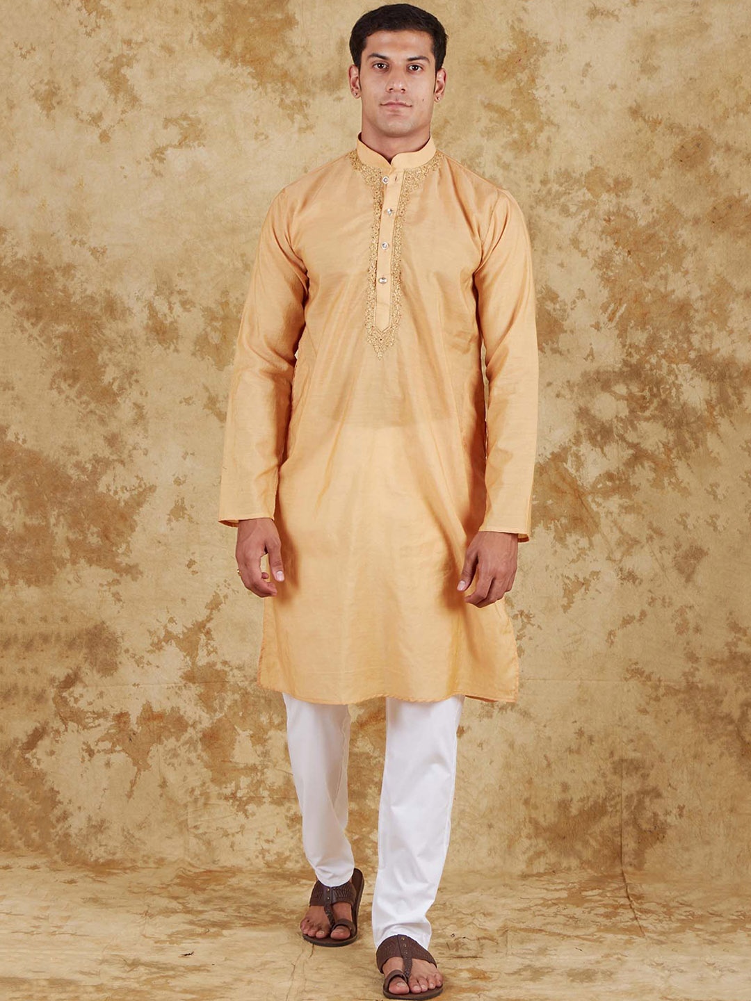 BLUESAANCHI Floral Yoke Design Beads & Stones Mandarin Collar Kurta & Trousers, Beige
BLUESAANCHI Floral Yoke Design Beads & Stones Mandarin Collar Kurta & Trousers, Beige