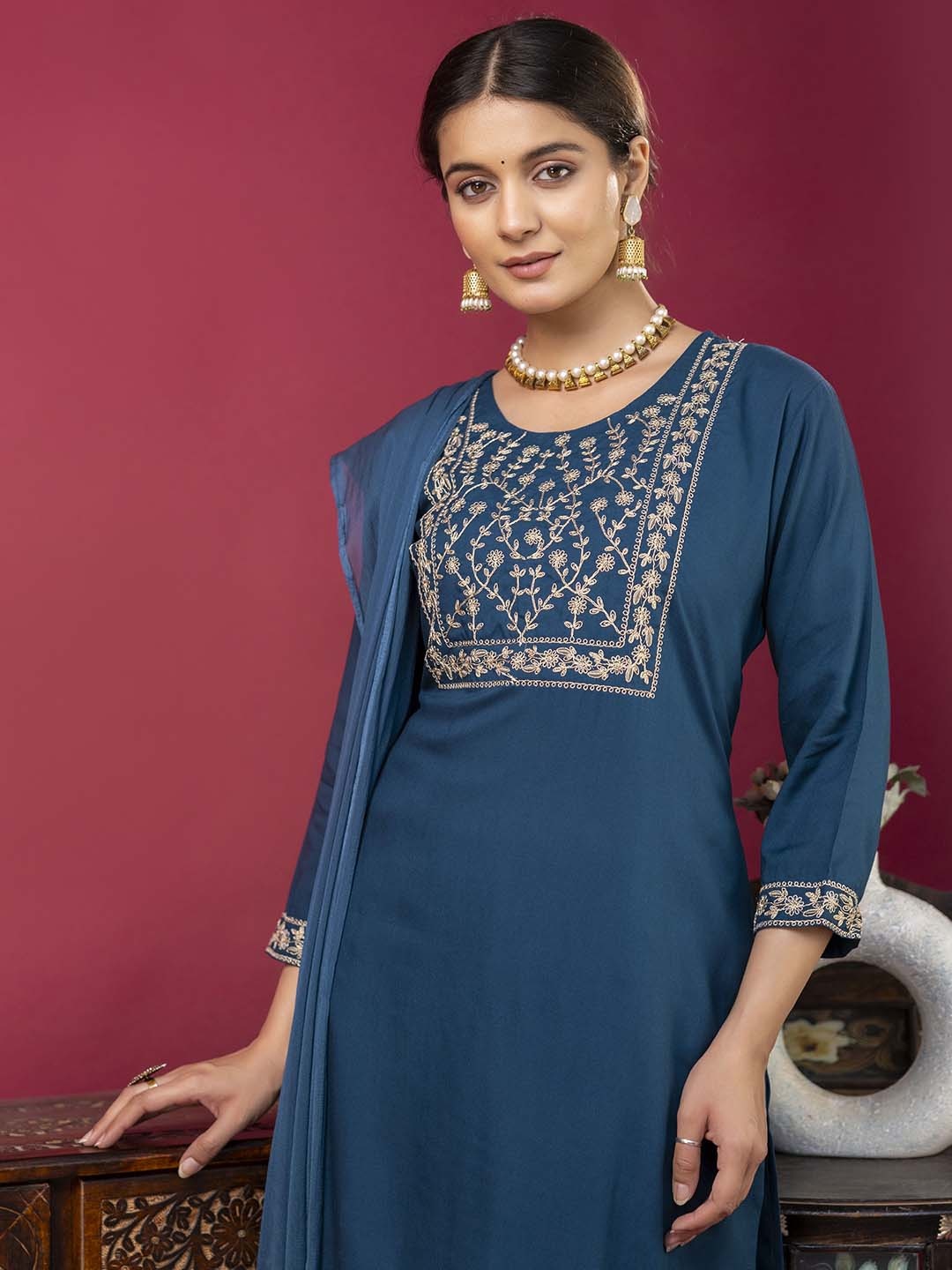 mokshi Ethnic Motifs Yoke Design Regular Thread Work Kurta with Trousers & Dupatta, Blue
mokshi Ethnic Motifs Yoke Design Regular Thread Work Kurta with Trousers & Dupatta, Blue